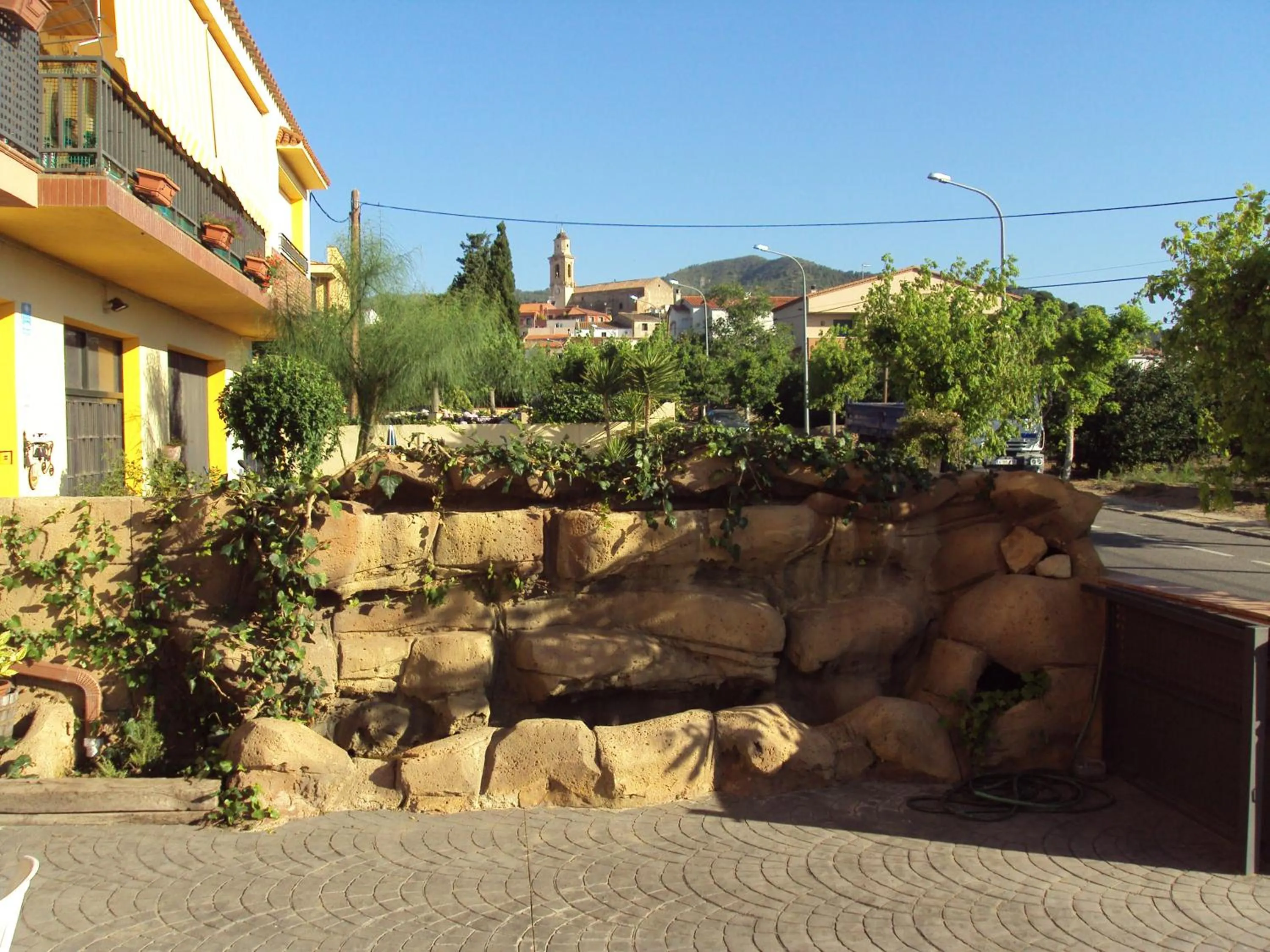 Facade/entrance in Hostal Sant Roc