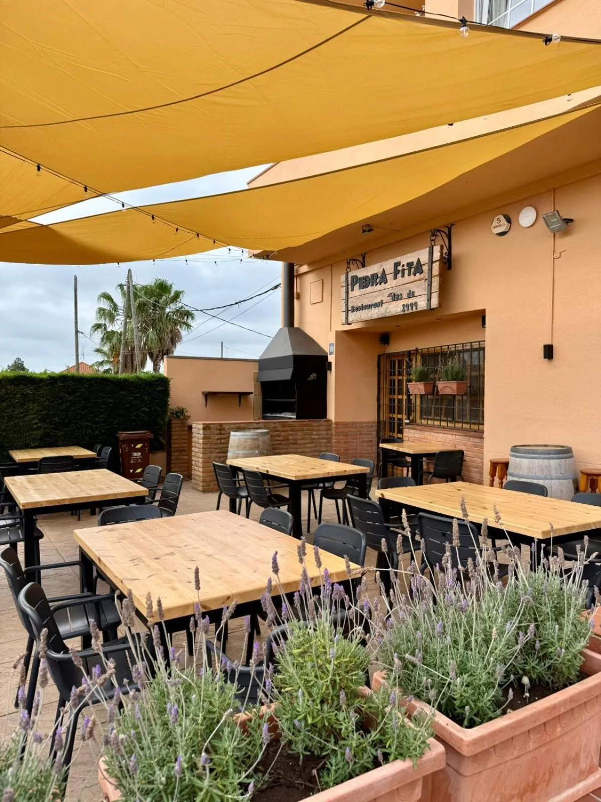 Restaurant/places to eat in Hostal Sant Roc