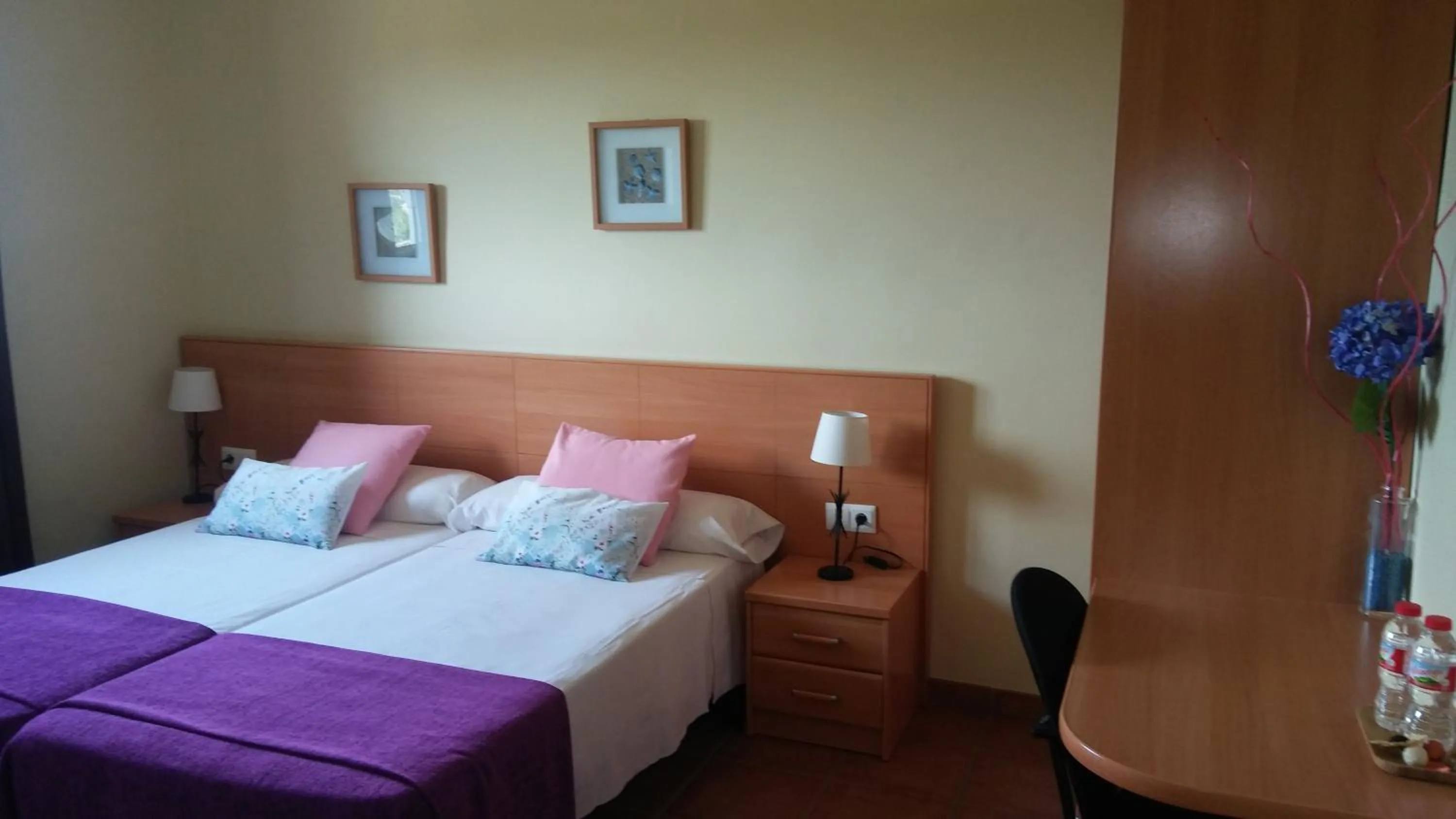 Photo of the whole room, Bed in Hostal Sant Roc