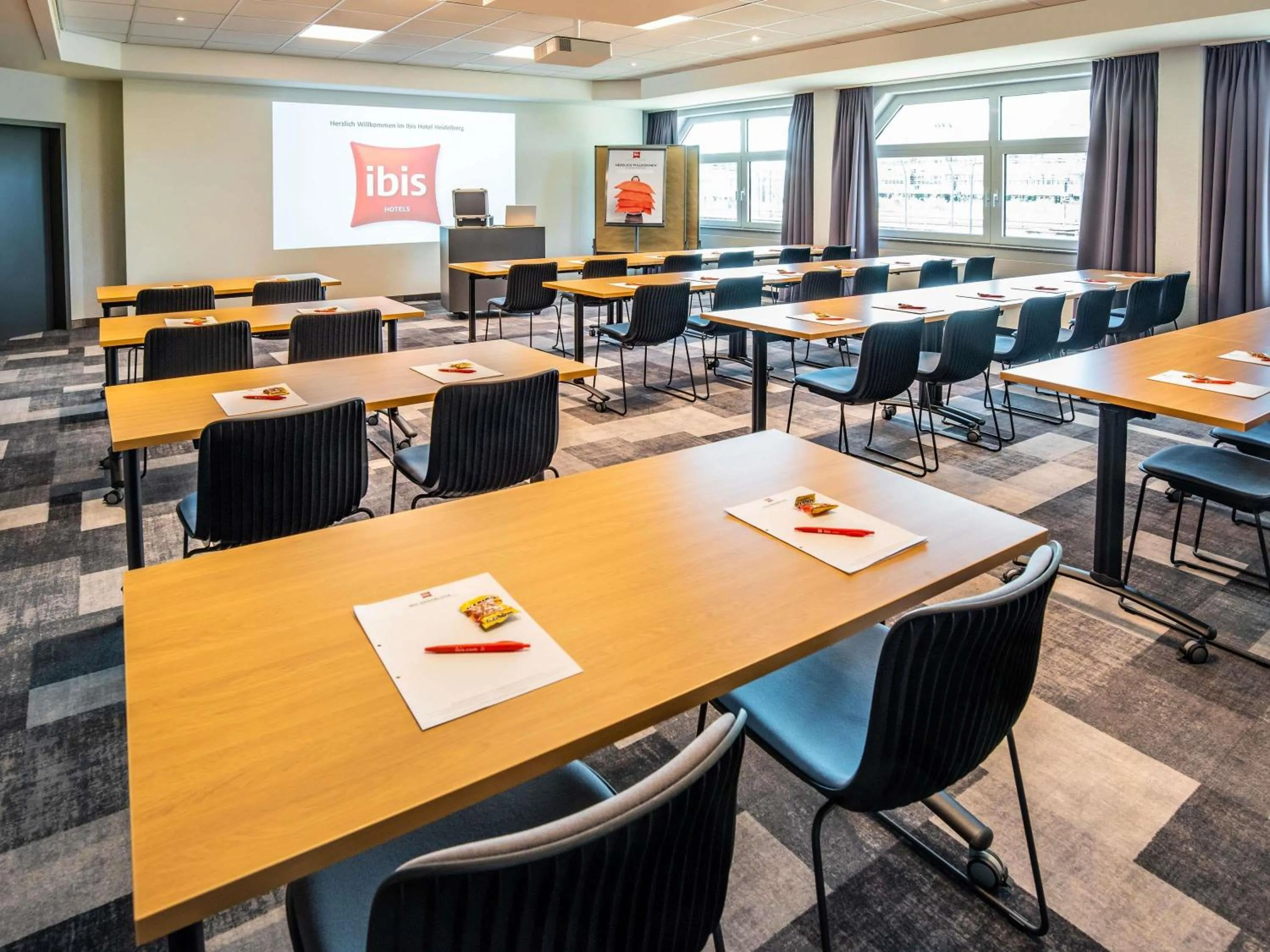 Meeting/conference room in ibis Heidelberg Hauptbahnhof