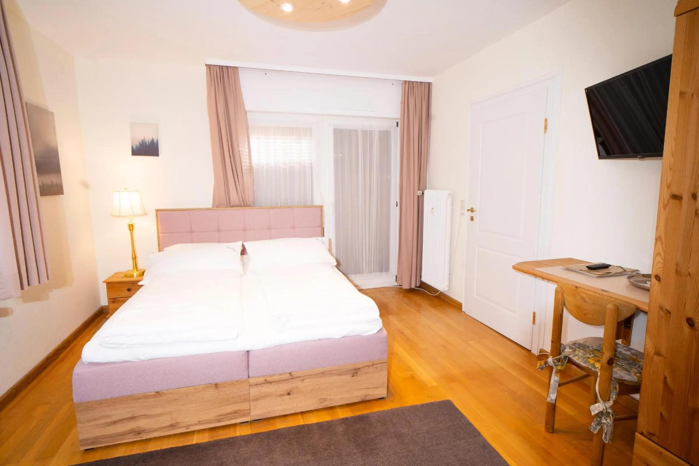 Communal lounge/ TV room, Bed in NATURION Hotel Hinterzarten