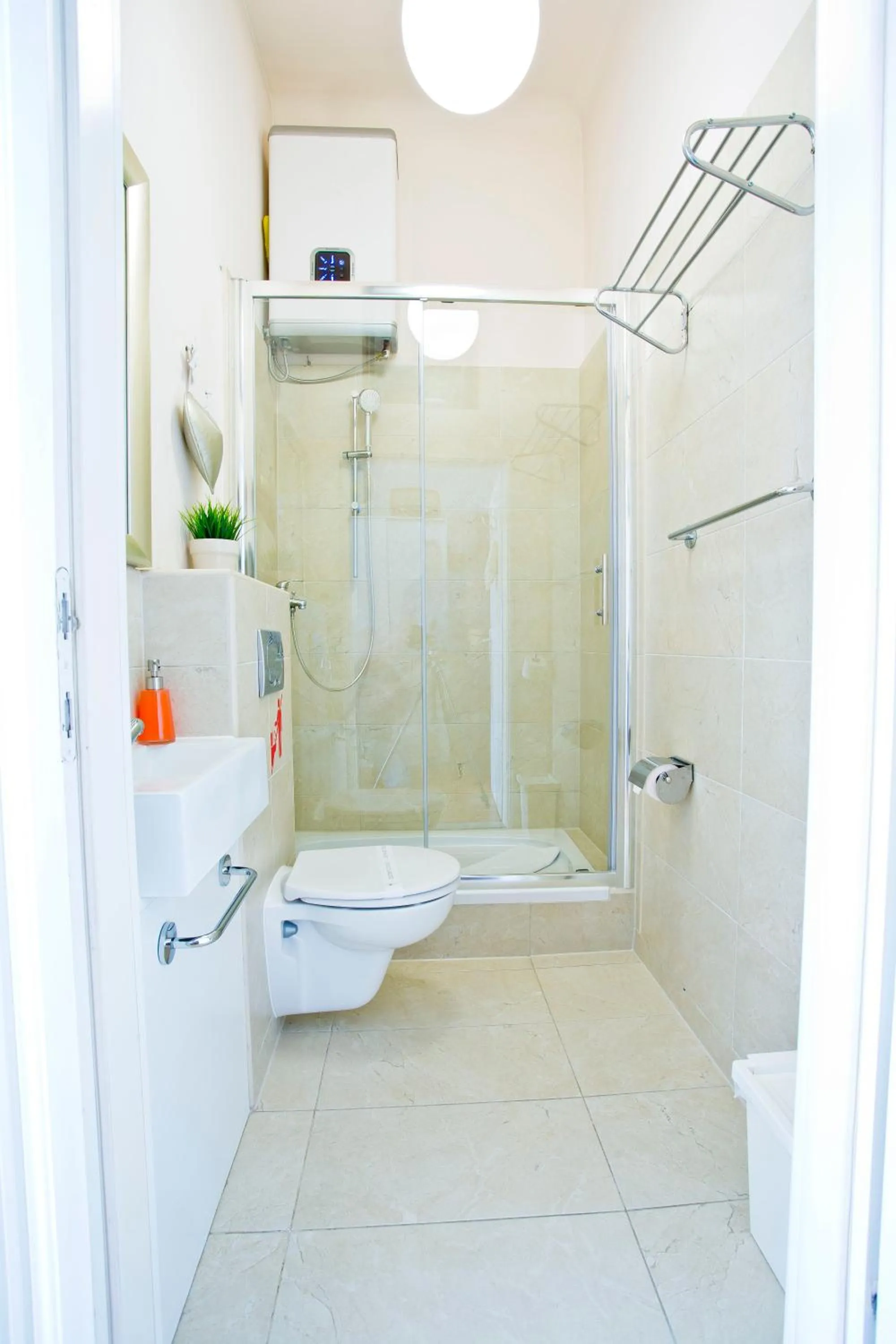 Shower in Rooms Zagreb 17