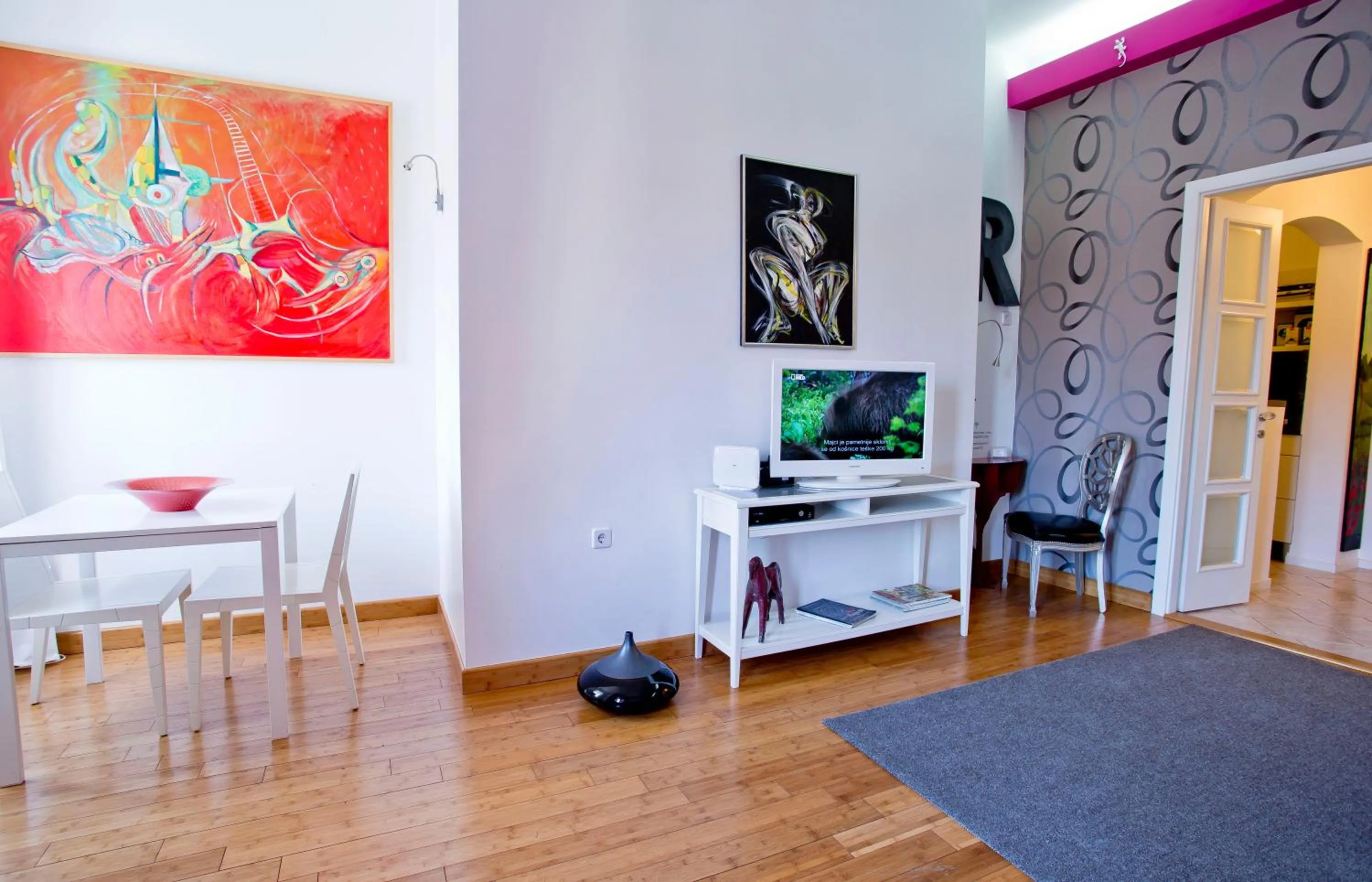 TV and multimedia in Rooms Zagreb 17