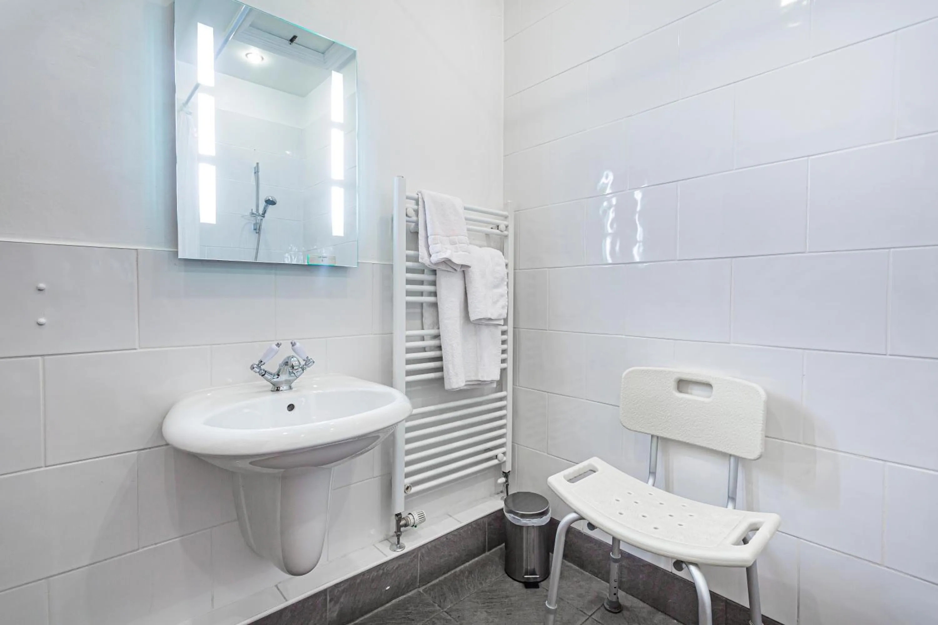 Bathroom in The Bell Inn, Stilton, Cambridgeshire - The Coaching Inn Group