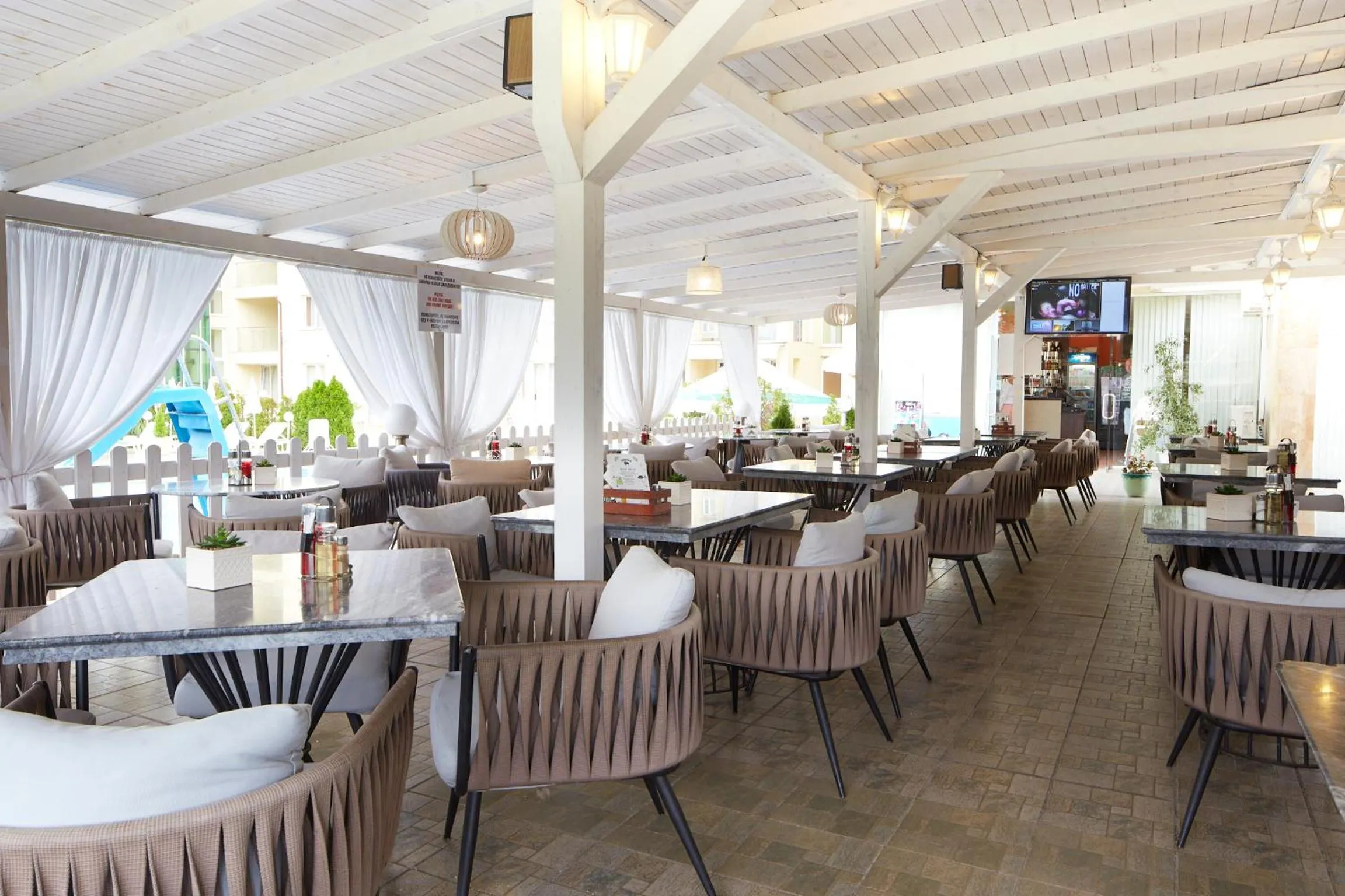 Restaurant/places to eat in Apart Hotel Vechna R