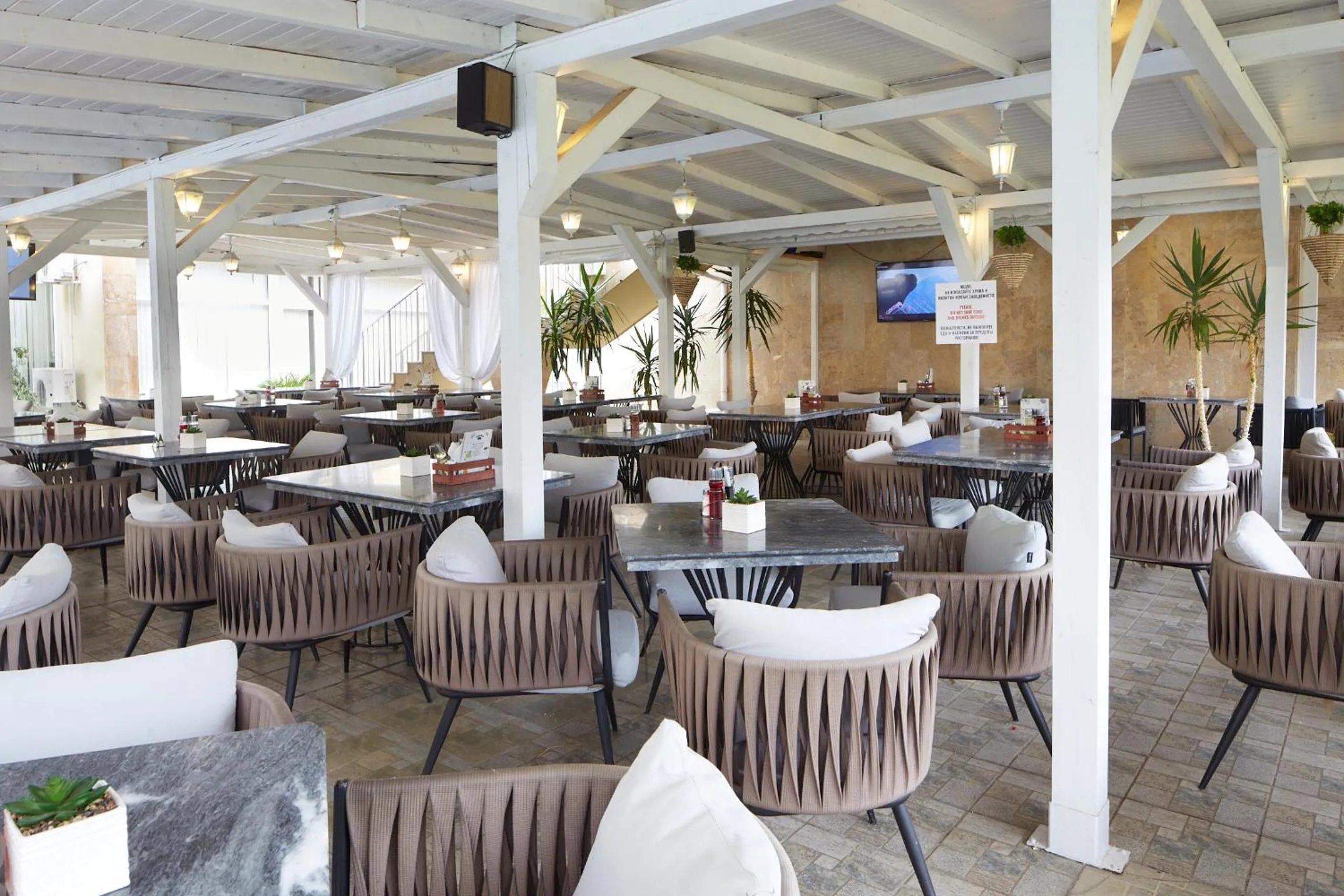 Restaurant/places to eat in Apart Hotel Vechna R