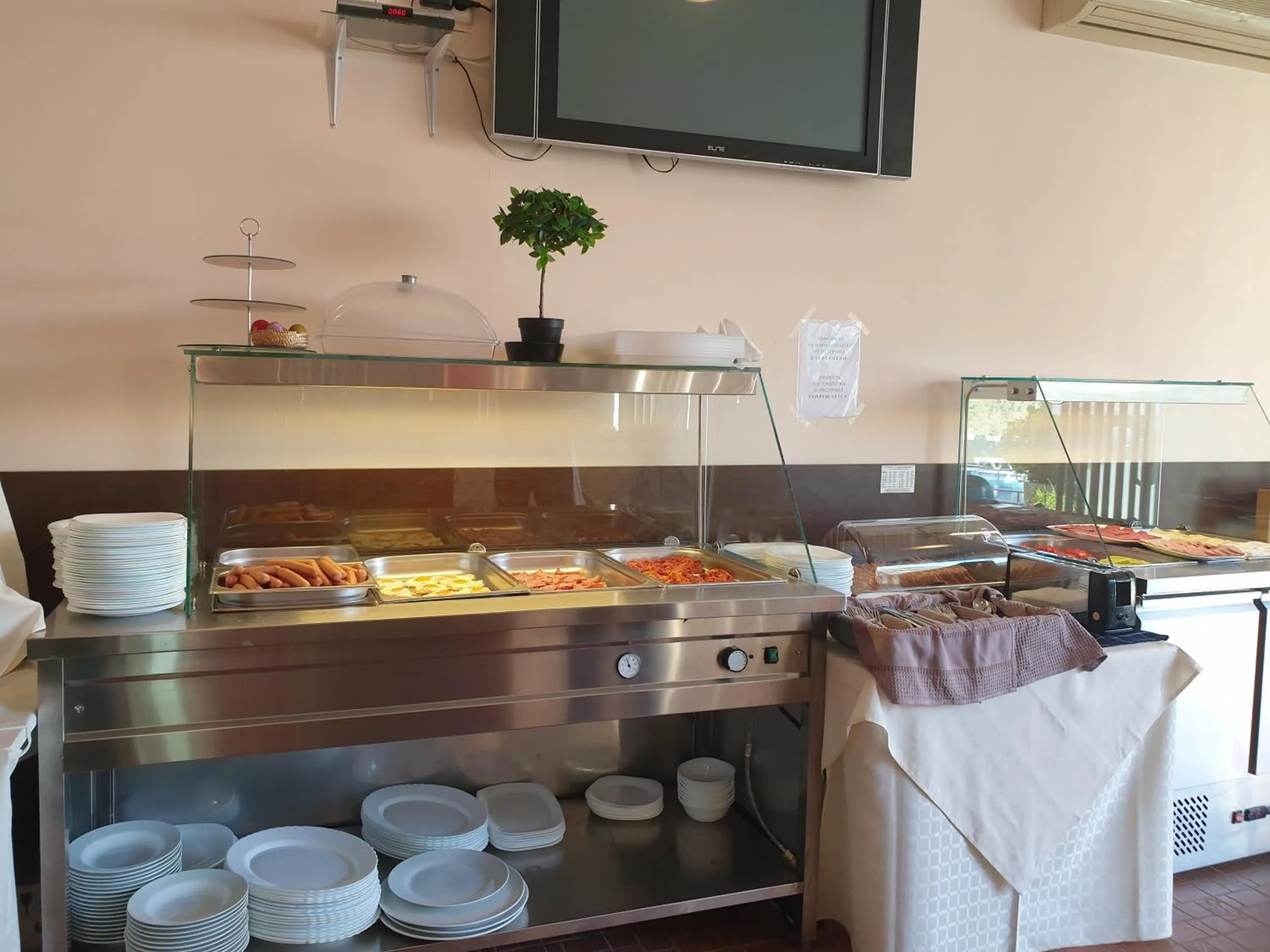 Breakfast in Apart Hotel Vechna R