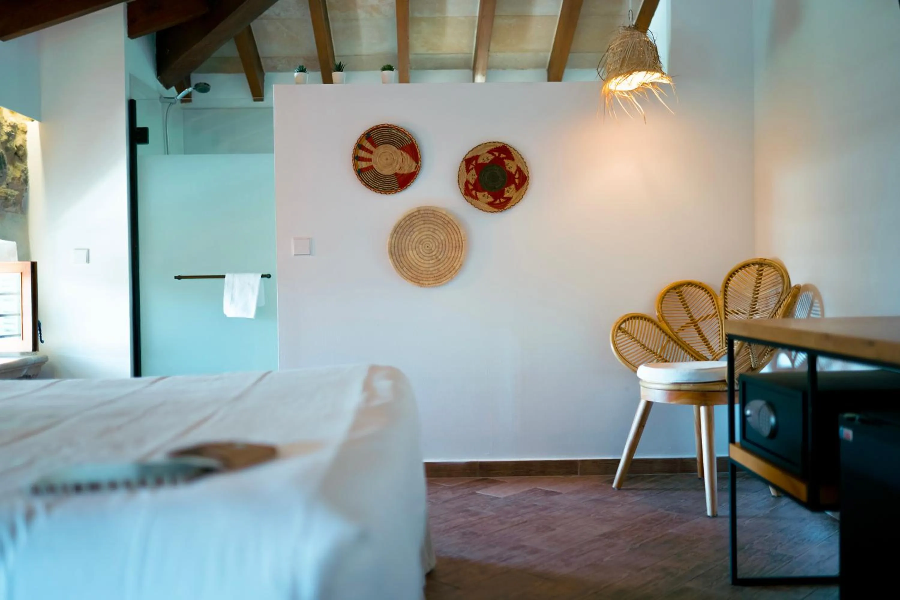 Bathroom, Bed in Curolla Petit Hotel
