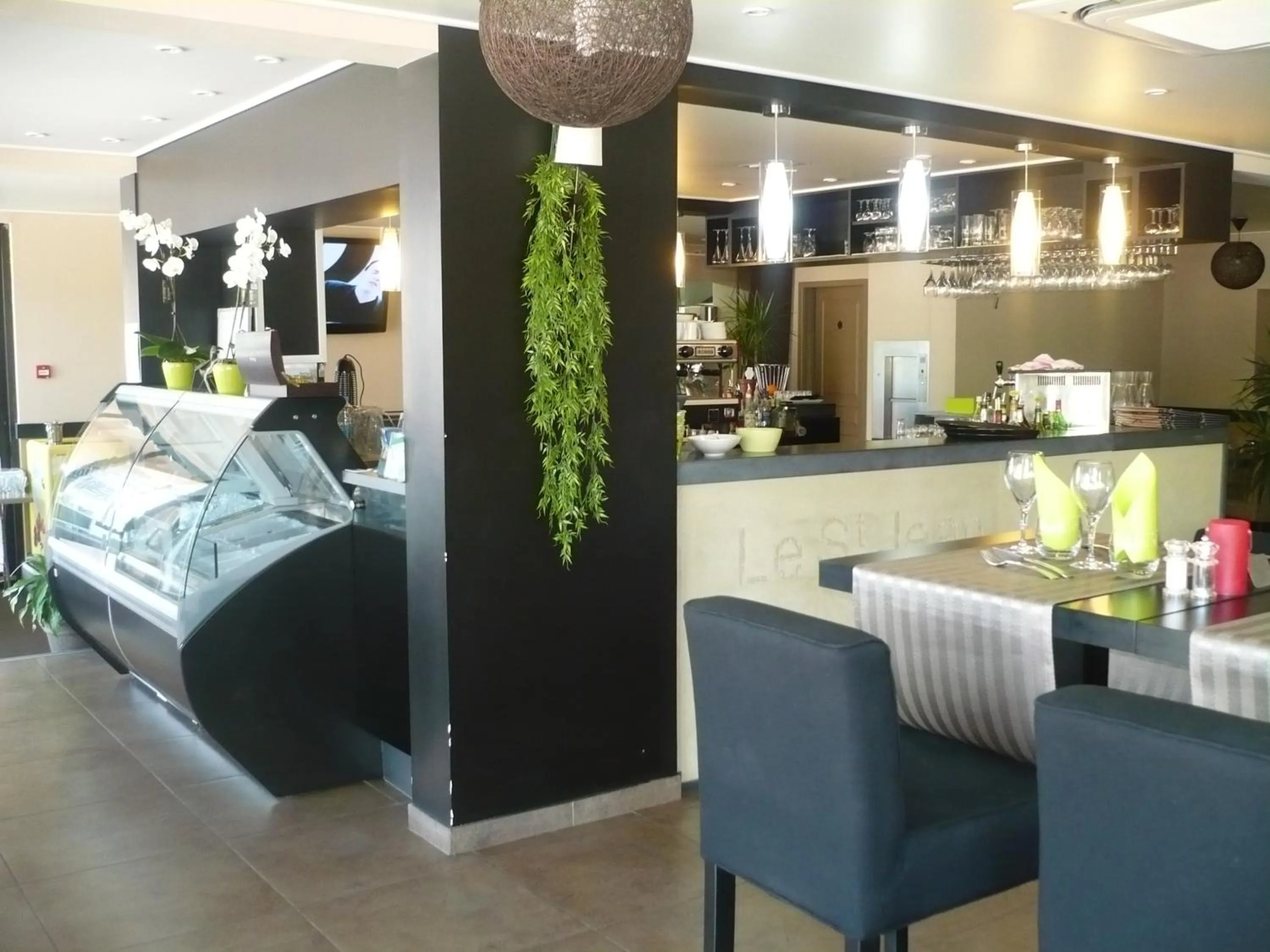 Restaurant/places to eat in Hotel & Restaurant le Saint Jean