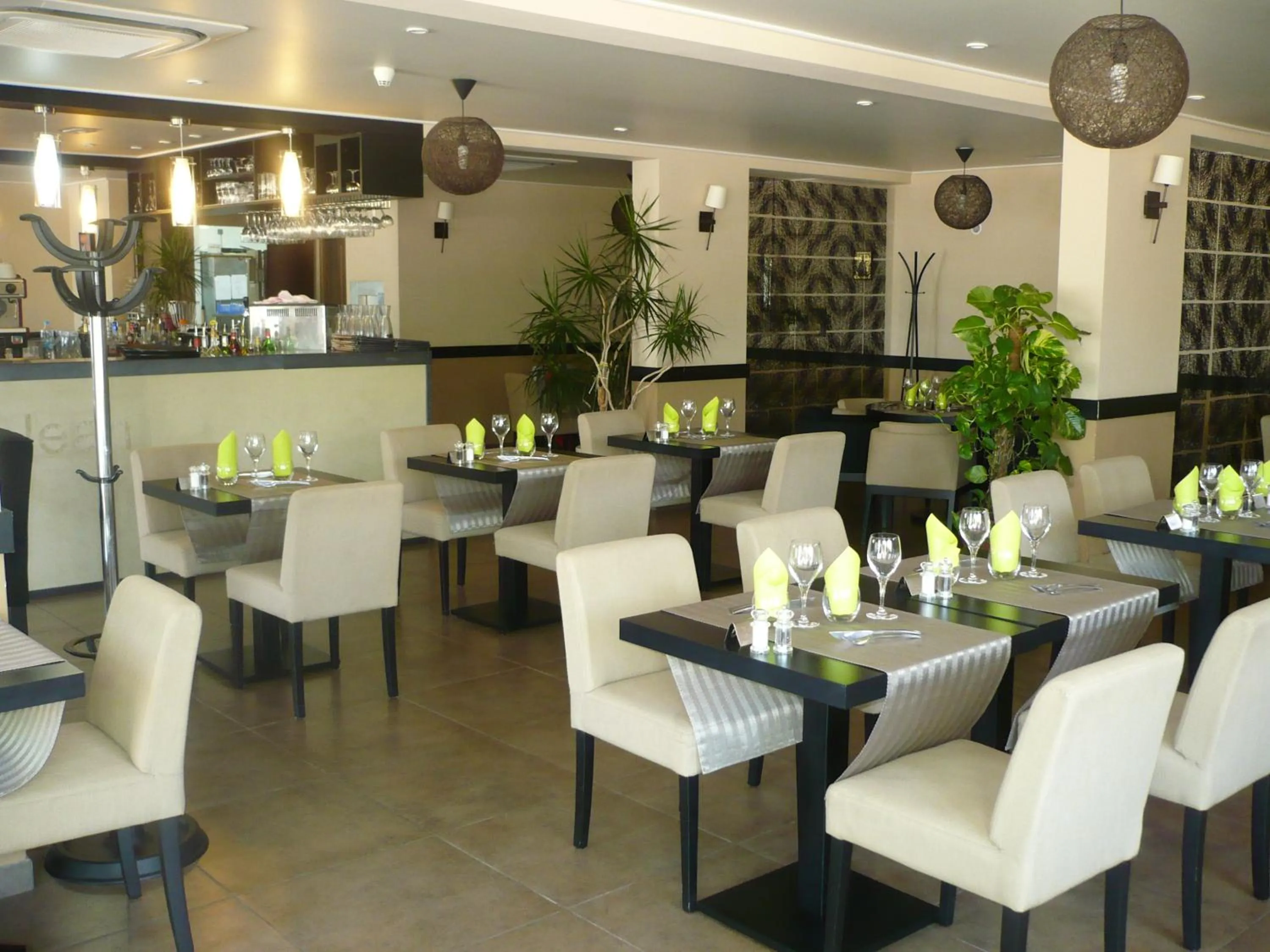 Restaurant/places to eat in Hotel & Restaurant le Saint Jean