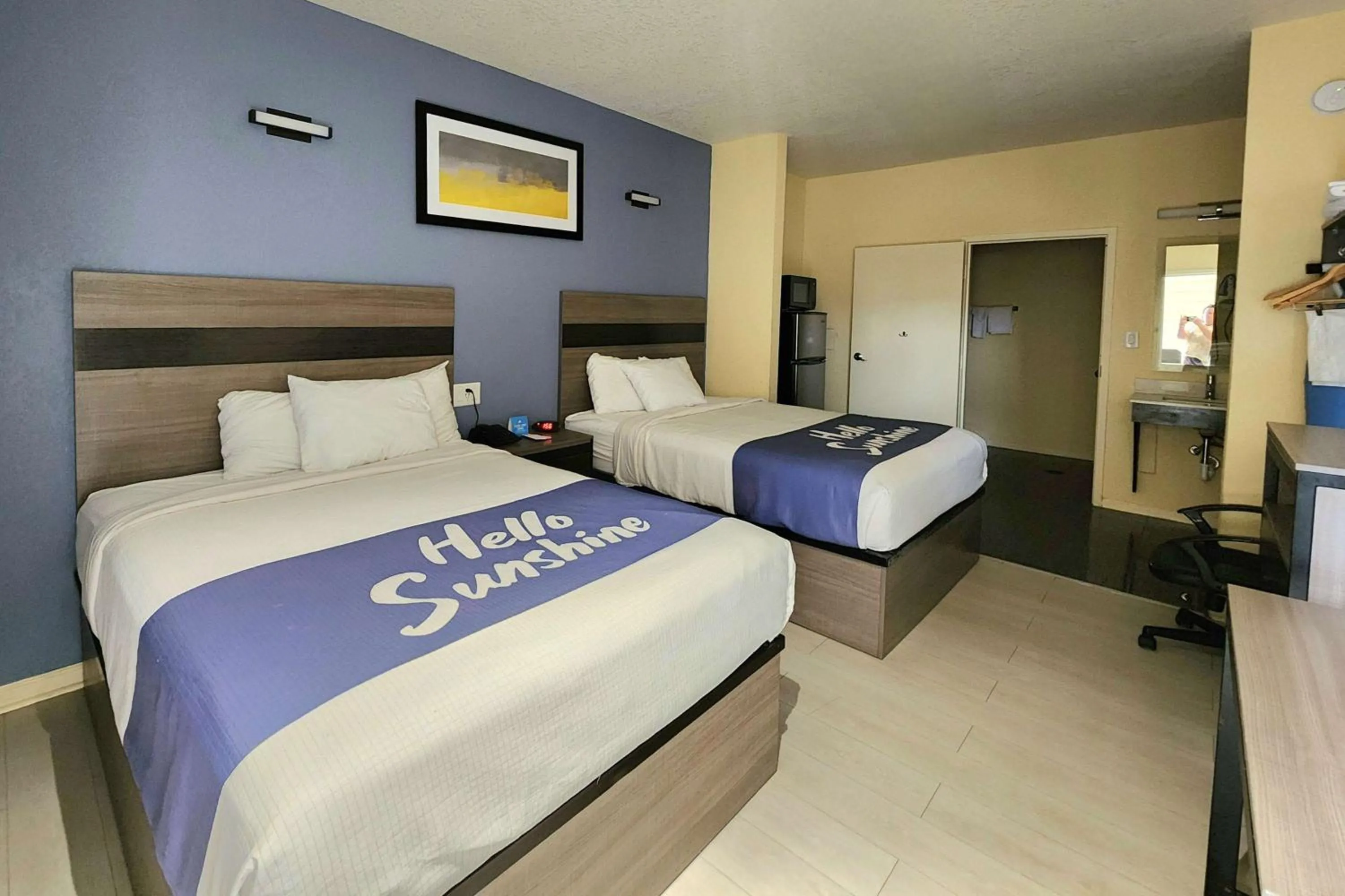 Photo of the whole room, Bed in Days Inn by Wyndham Freeport