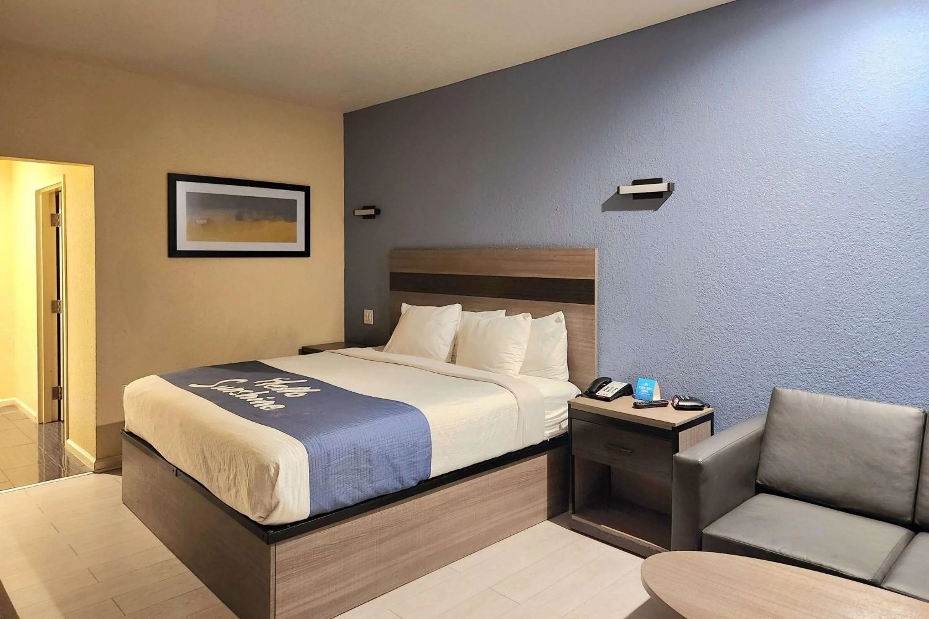Photo of the whole room, Bed in Days Inn by Wyndham Freeport