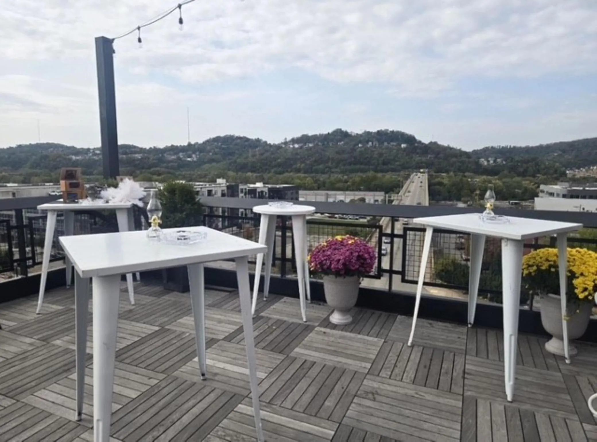 Dining area in TRYP by Wyndham Pittsburgh/Lawrenceville