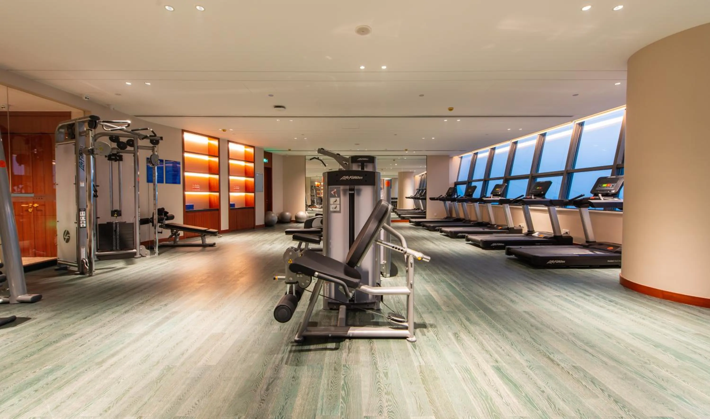 Fitness centre/facilities in Howard Johnson Plaza Ningbo