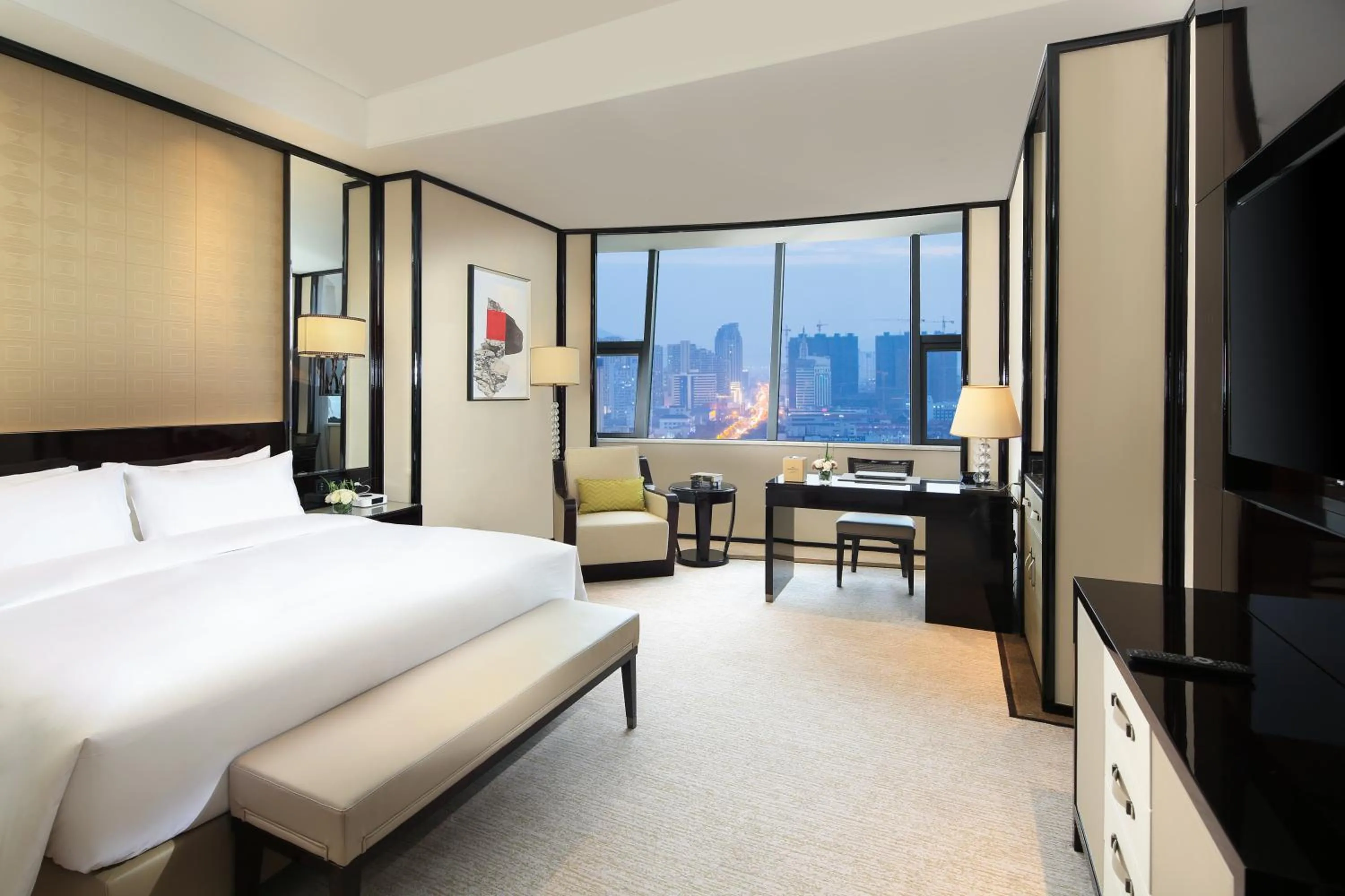 Photo of the whole room, Bed in Howard Johnson Plaza Ningbo