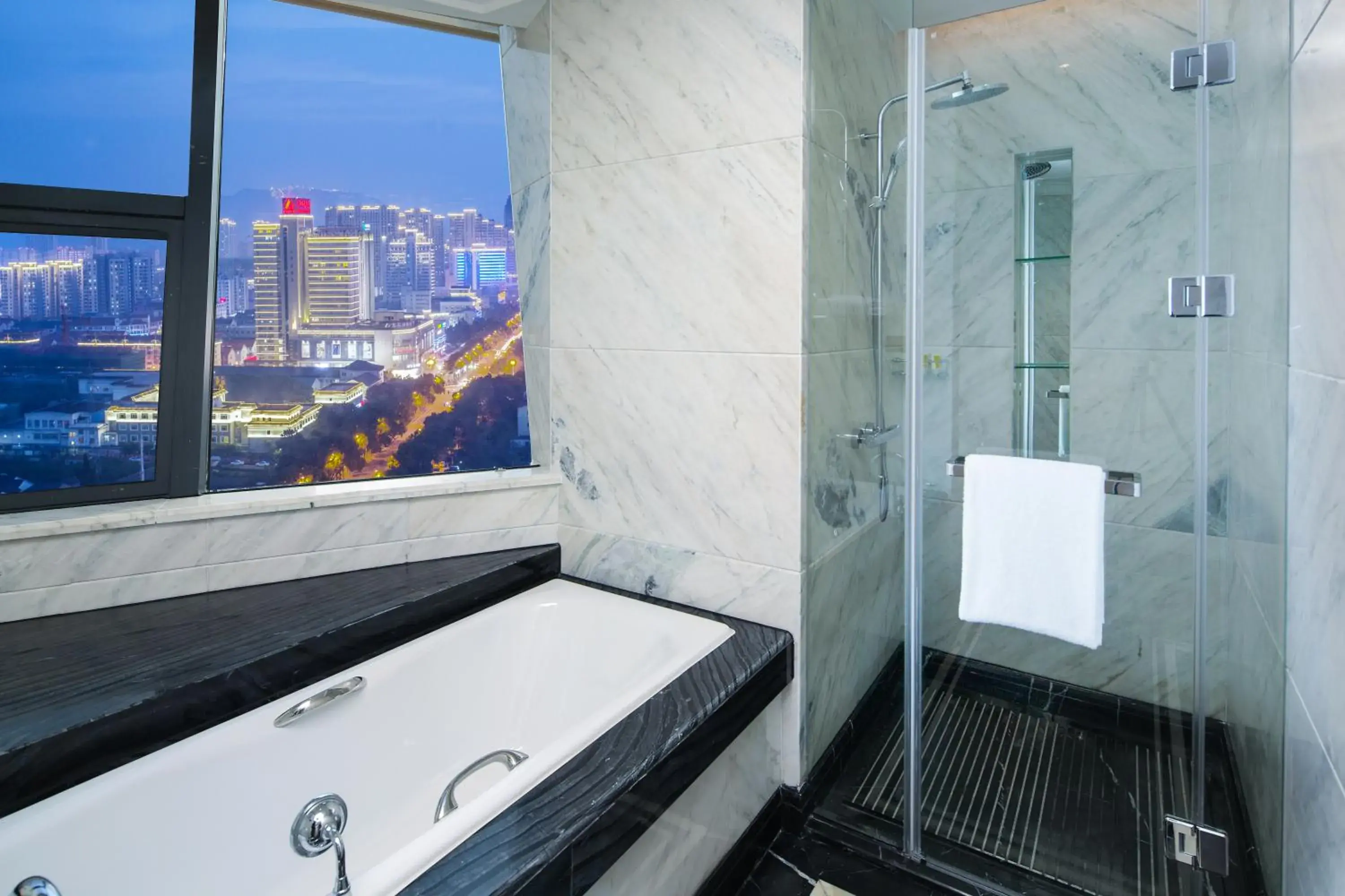 Elegant Superior King Room - Non-Smoking in Howard Johnson Plaza Ningbo Elegant Superior King Room - Non-Smoking in Howard Johnson Plaza Ningbo