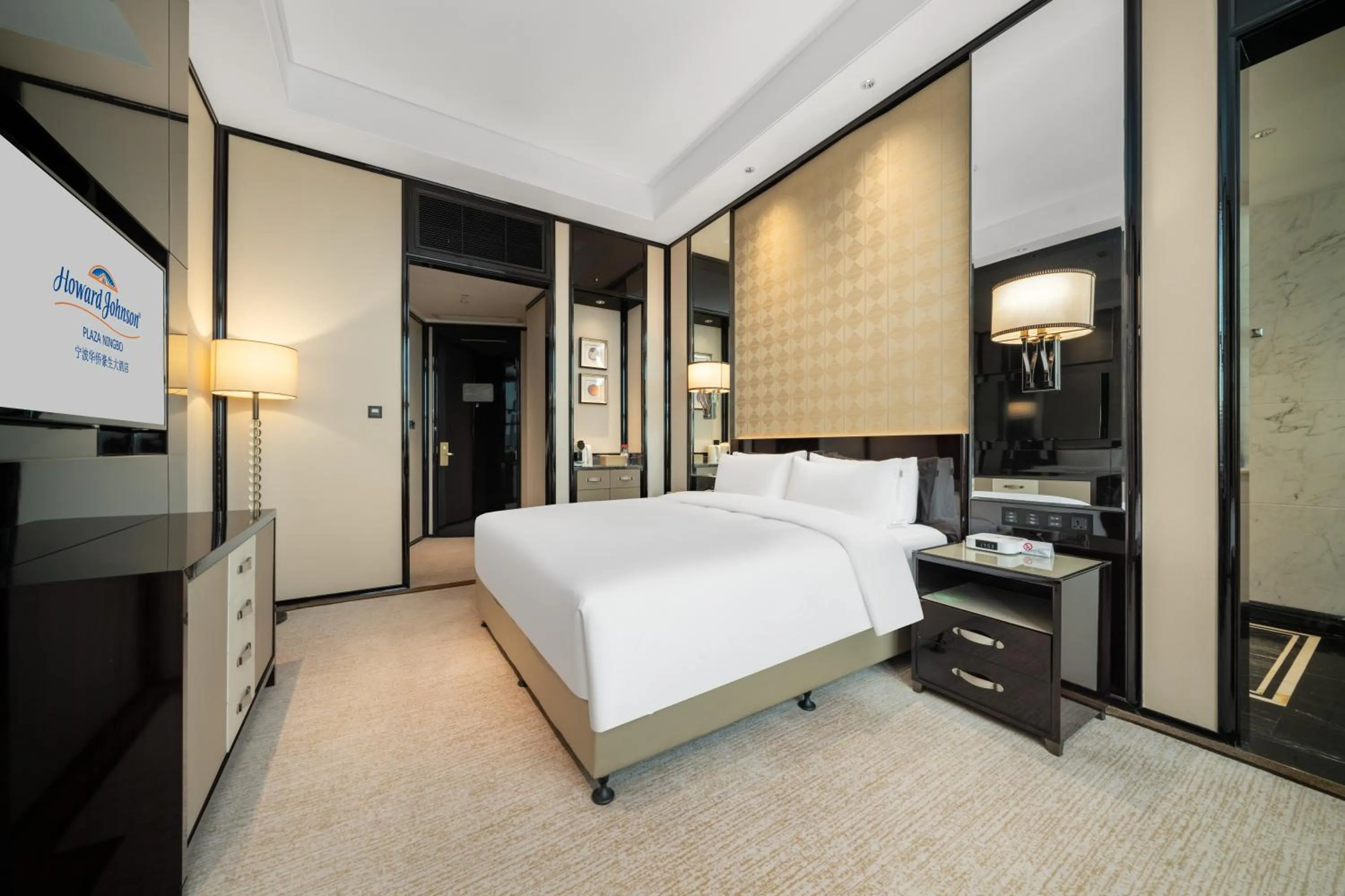 Bed in Howard Johnson Plaza Ningbo