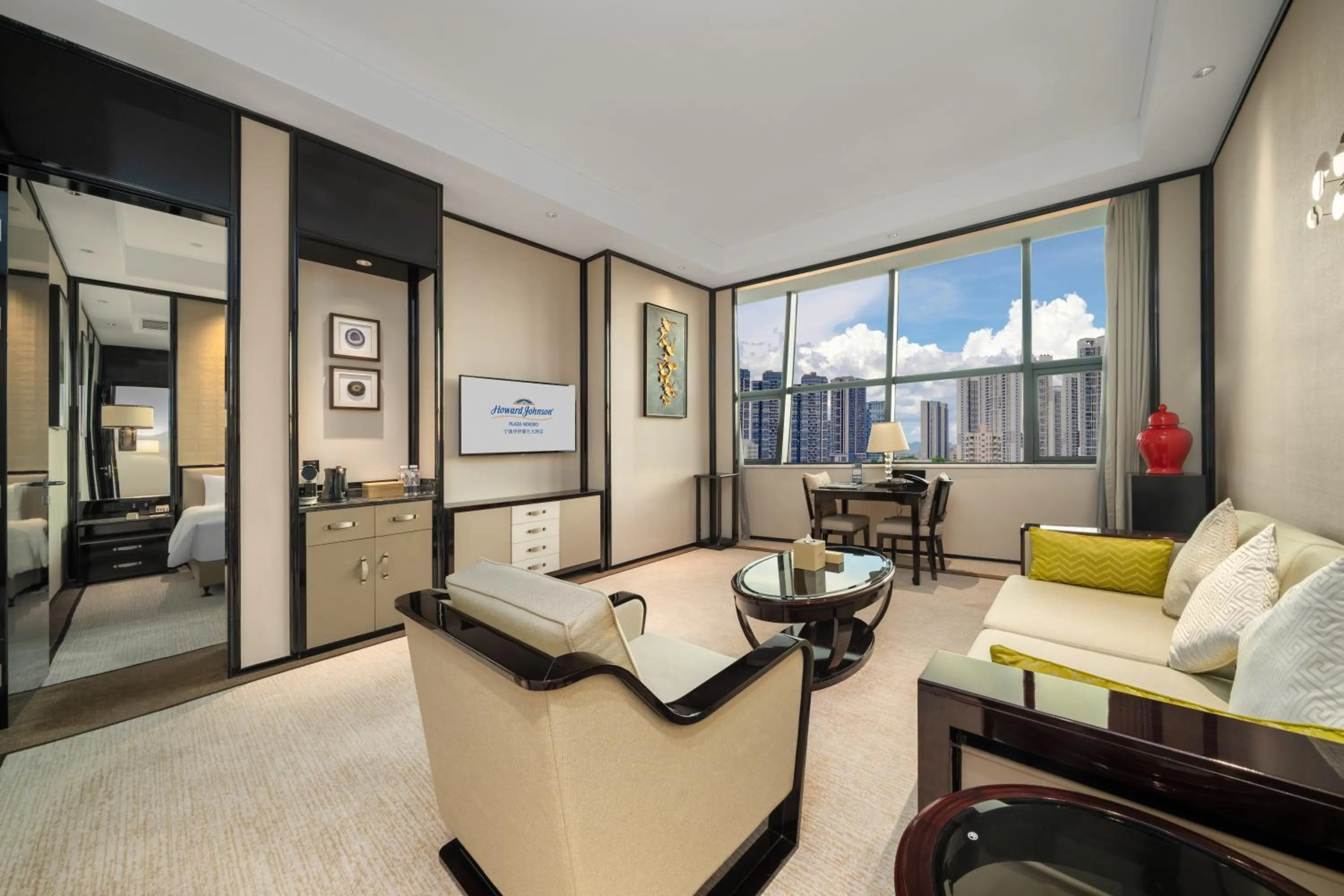 Living room in Howard Johnson Plaza Ningbo