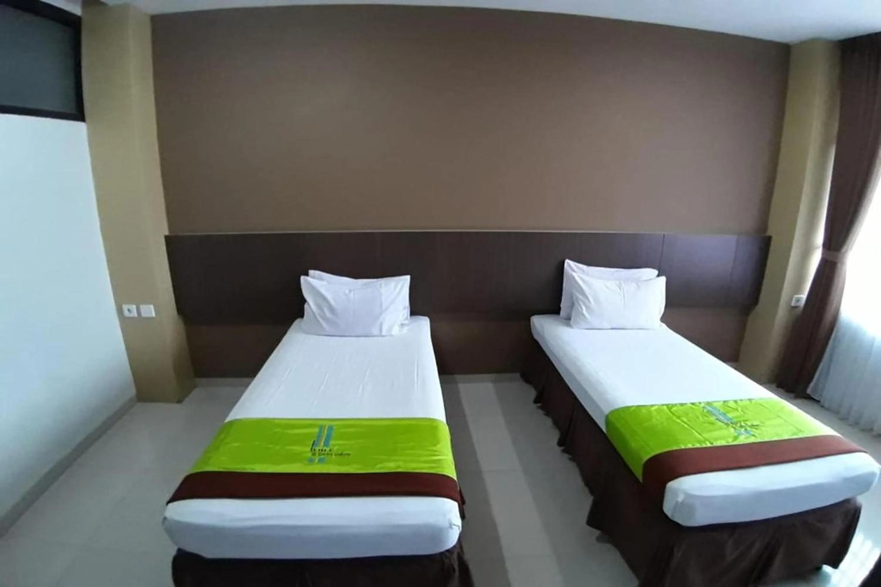 Bedroom, Bed in Hotel Bumi Makmur Indah