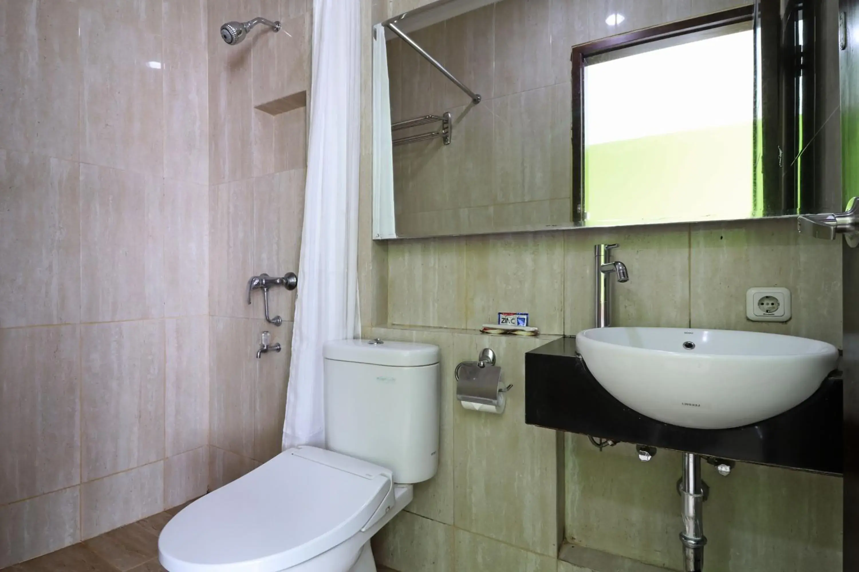 Deluxe King Room in Hotel Bumi Makmur Indah Deluxe King Room in Hotel Bumi Makmur Indah