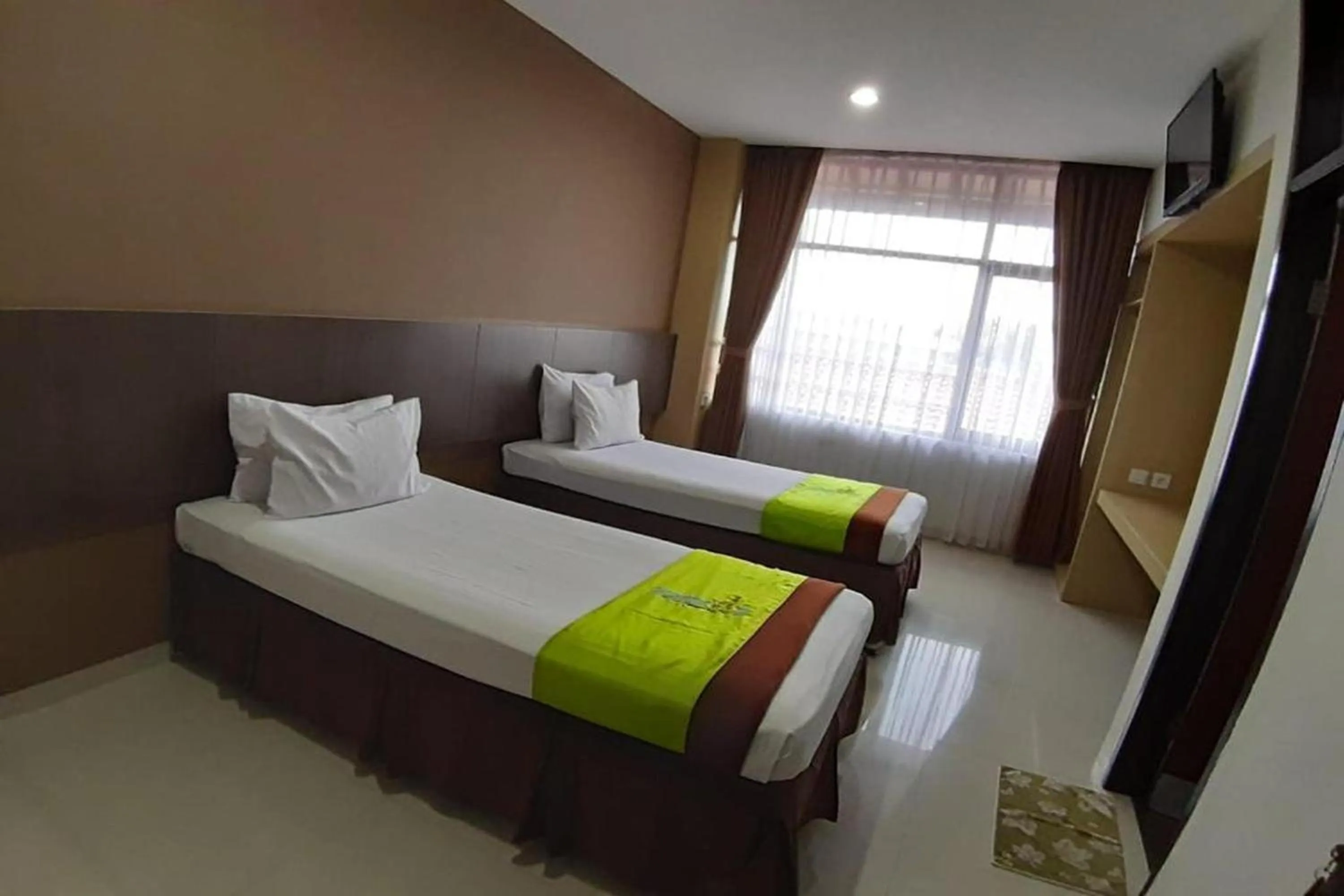 Bedroom, Bed in Hotel Bumi Makmur Indah