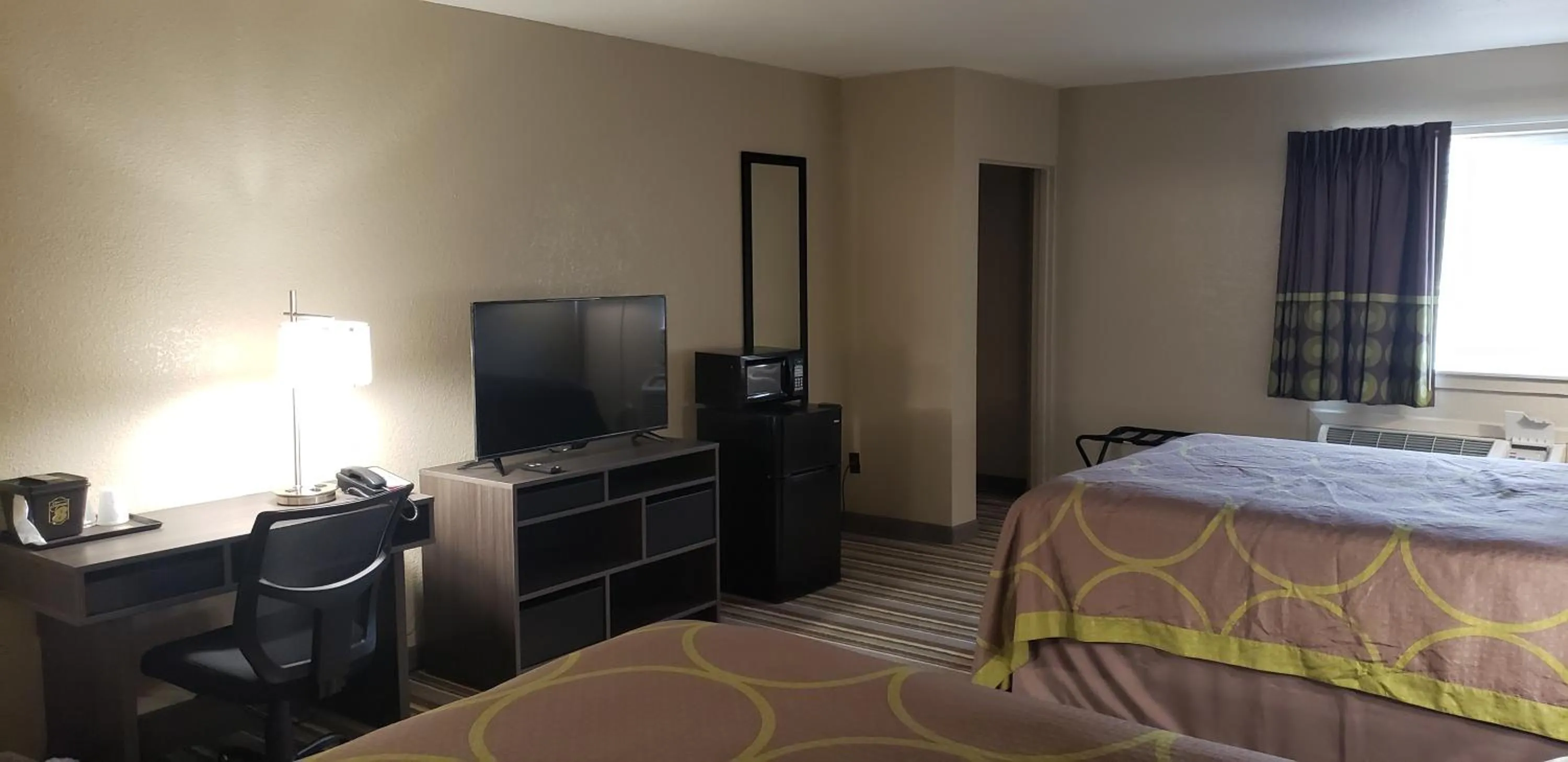 Photo of the whole room, Bed in Travel Inn Of Sidney Ohio