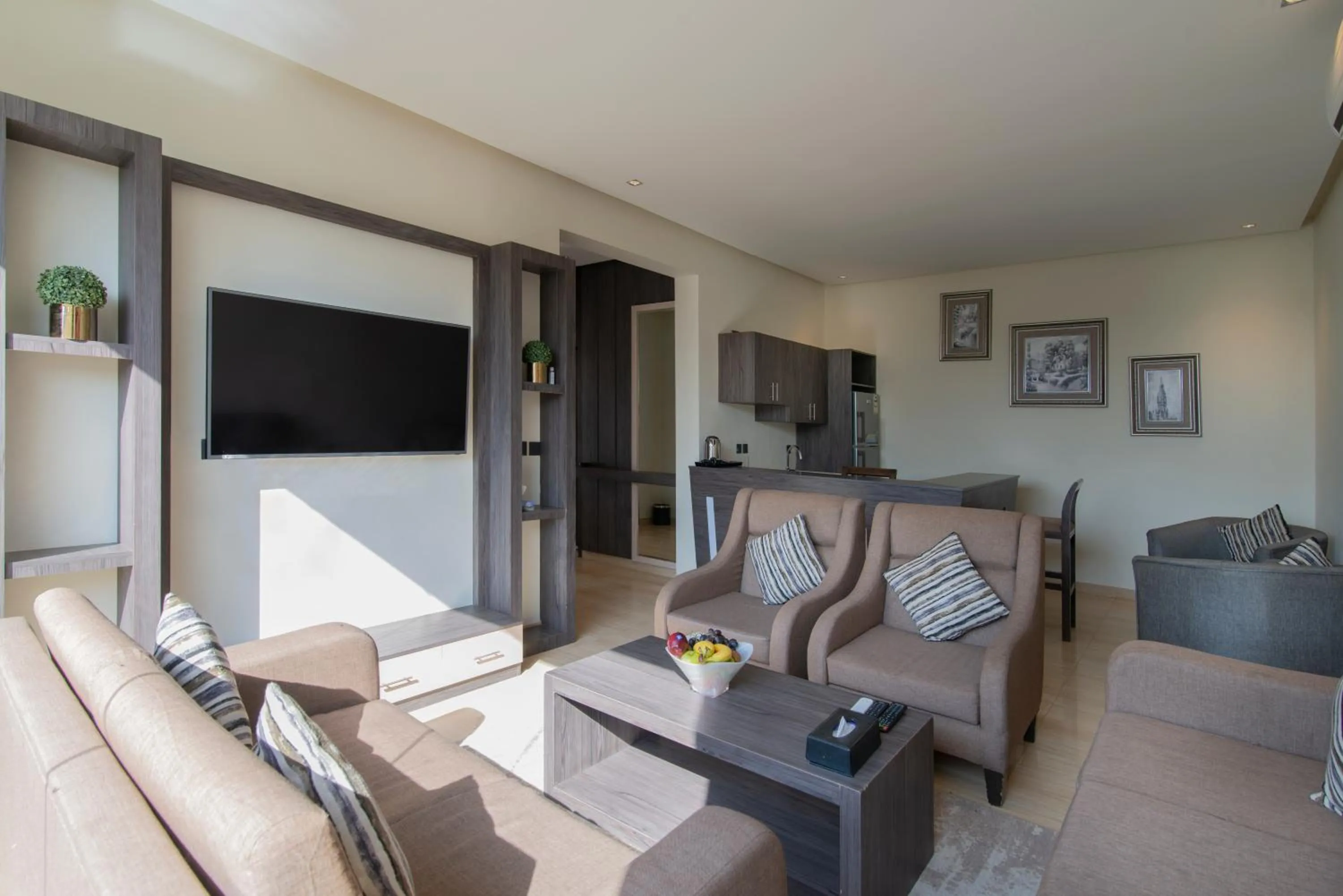 Communal lounge/ TV room in The Corner Hotel Resorts - Riyadh