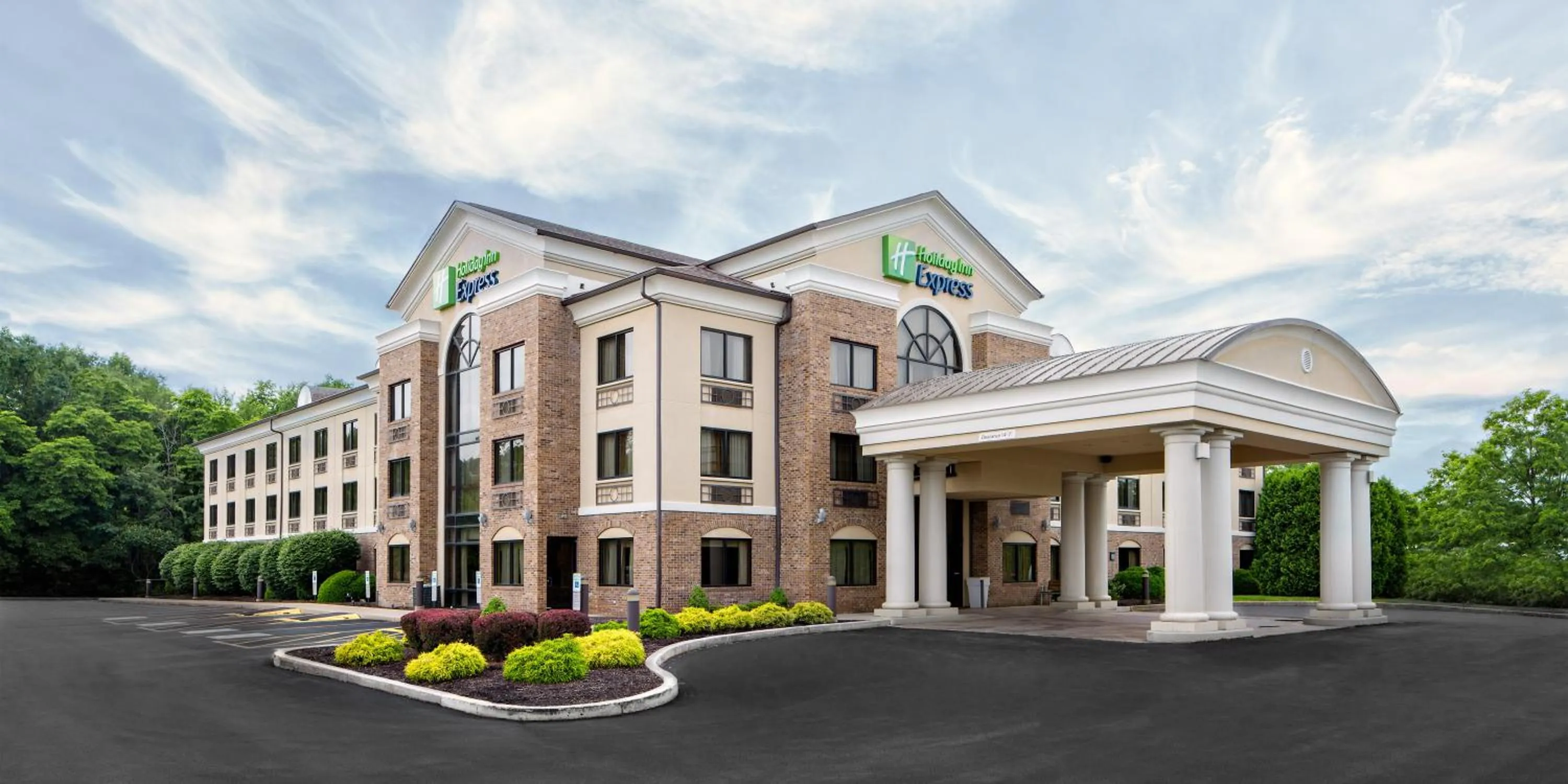 Property building in Holiday Inn Express Grove City - Premium Outlet Mall by IHG