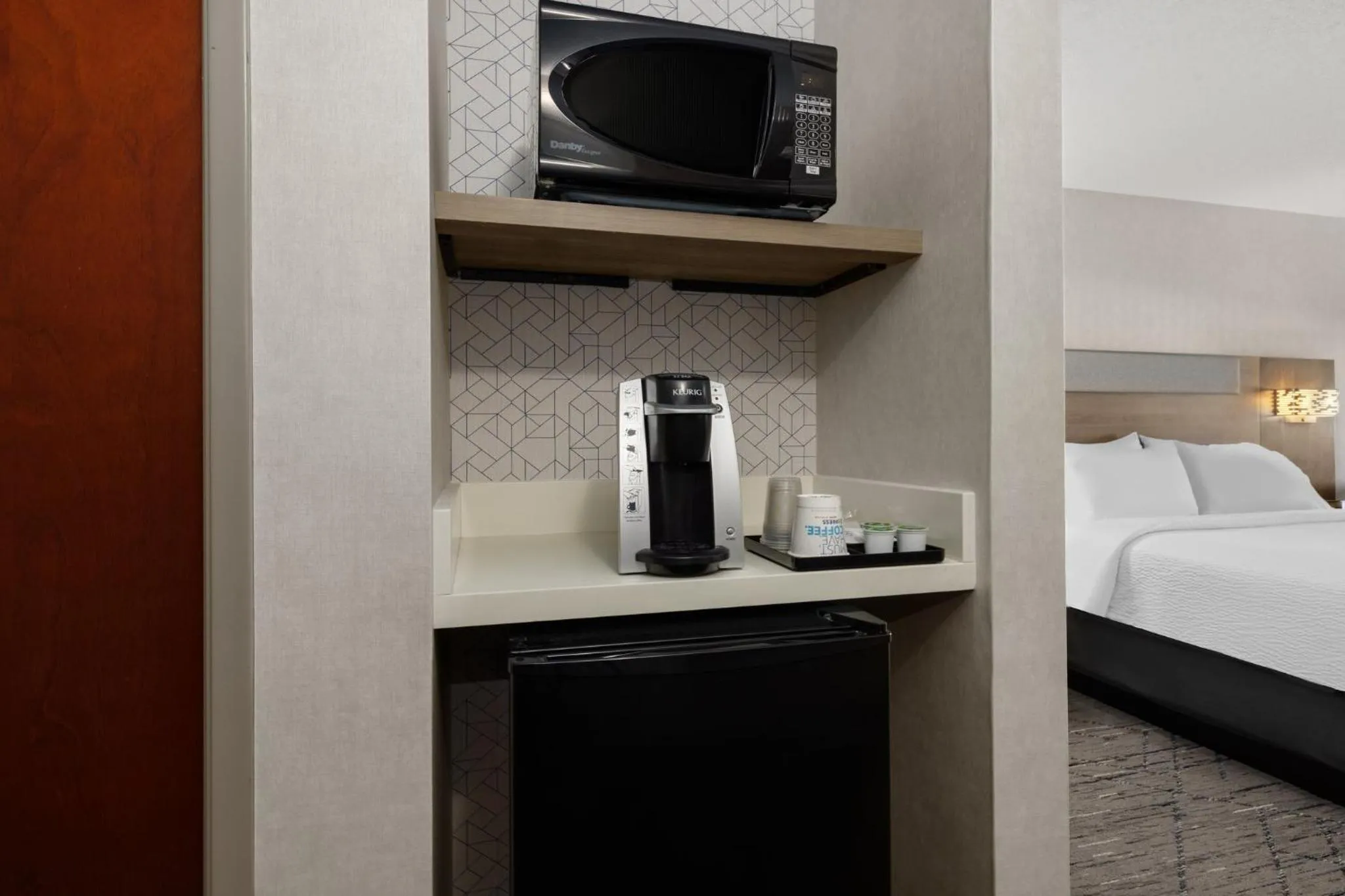 Photo of the whole room, Bed in Holiday Inn Express Grove City - Premium Outlet Mall by IHG