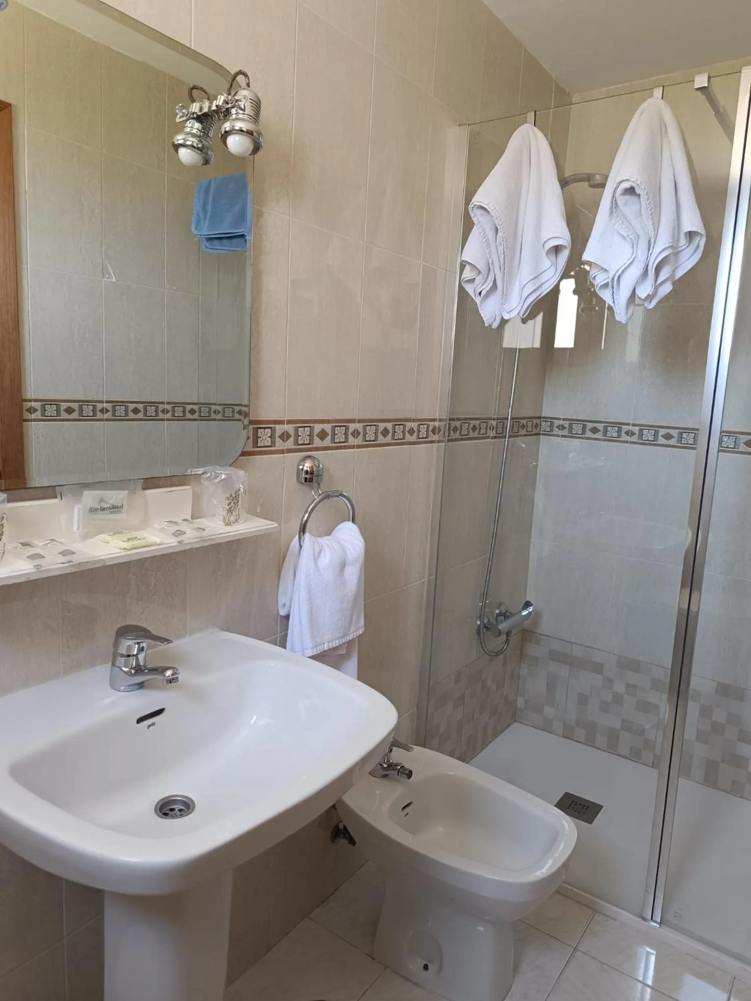 Shower in Hotel Santa María
