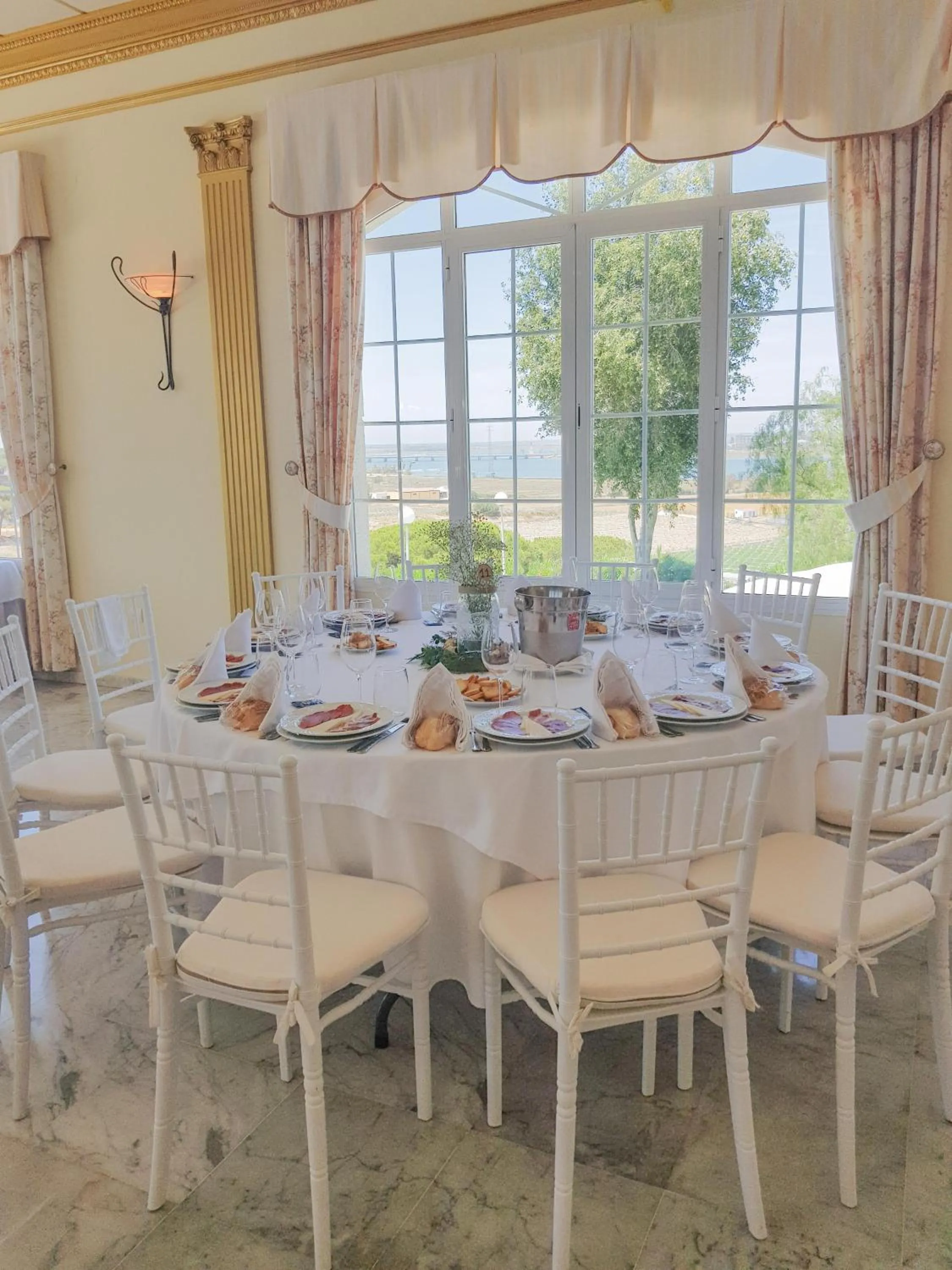 Restaurant/places to eat in Hotel Santa María