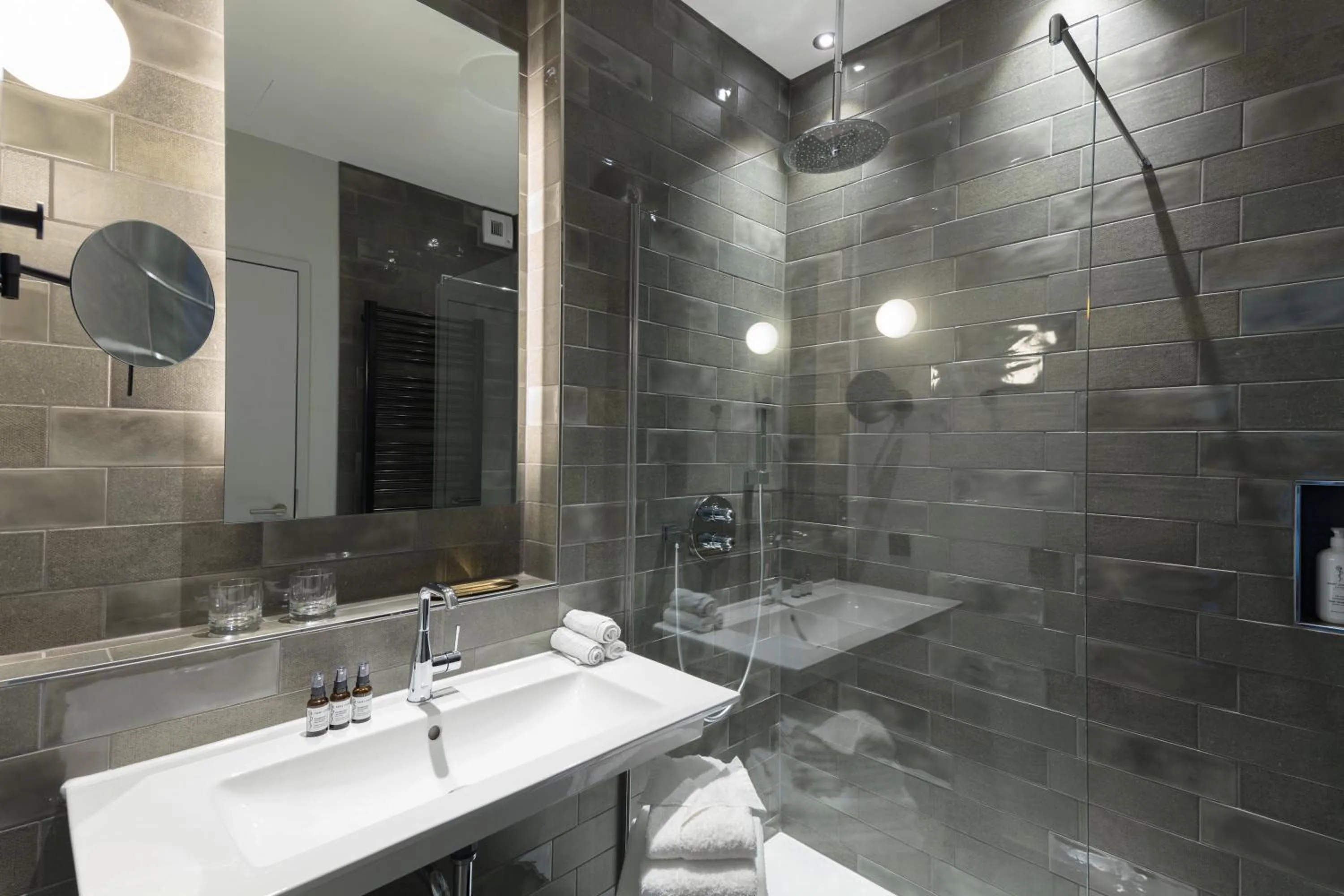 Bathroom in SOLLER Business Hotel - Munich Airport MUC