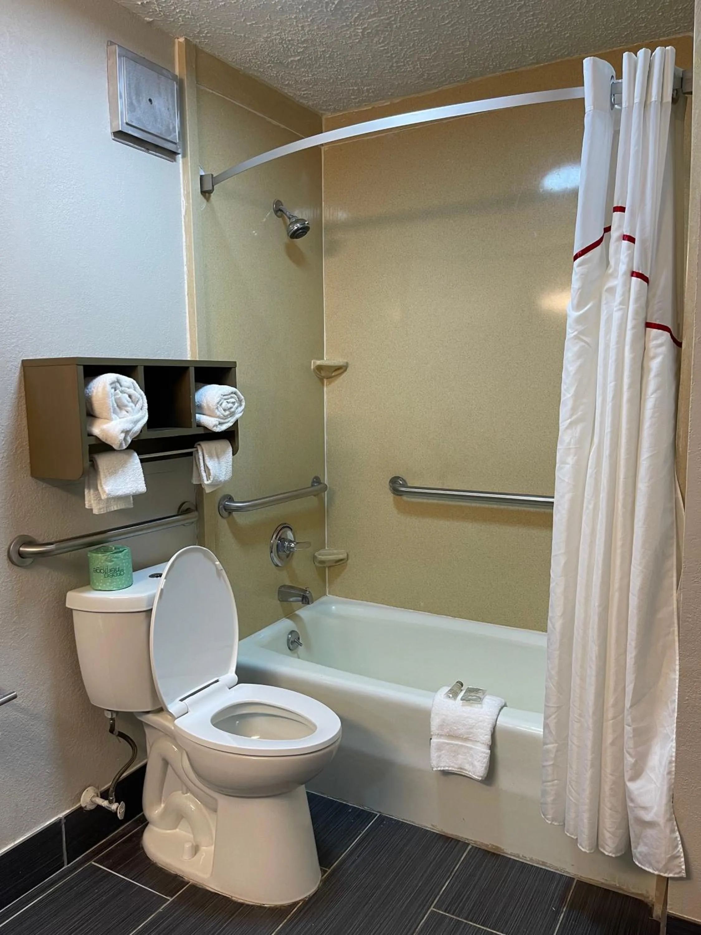 Bathroom in Red Roof Inn LaGrange