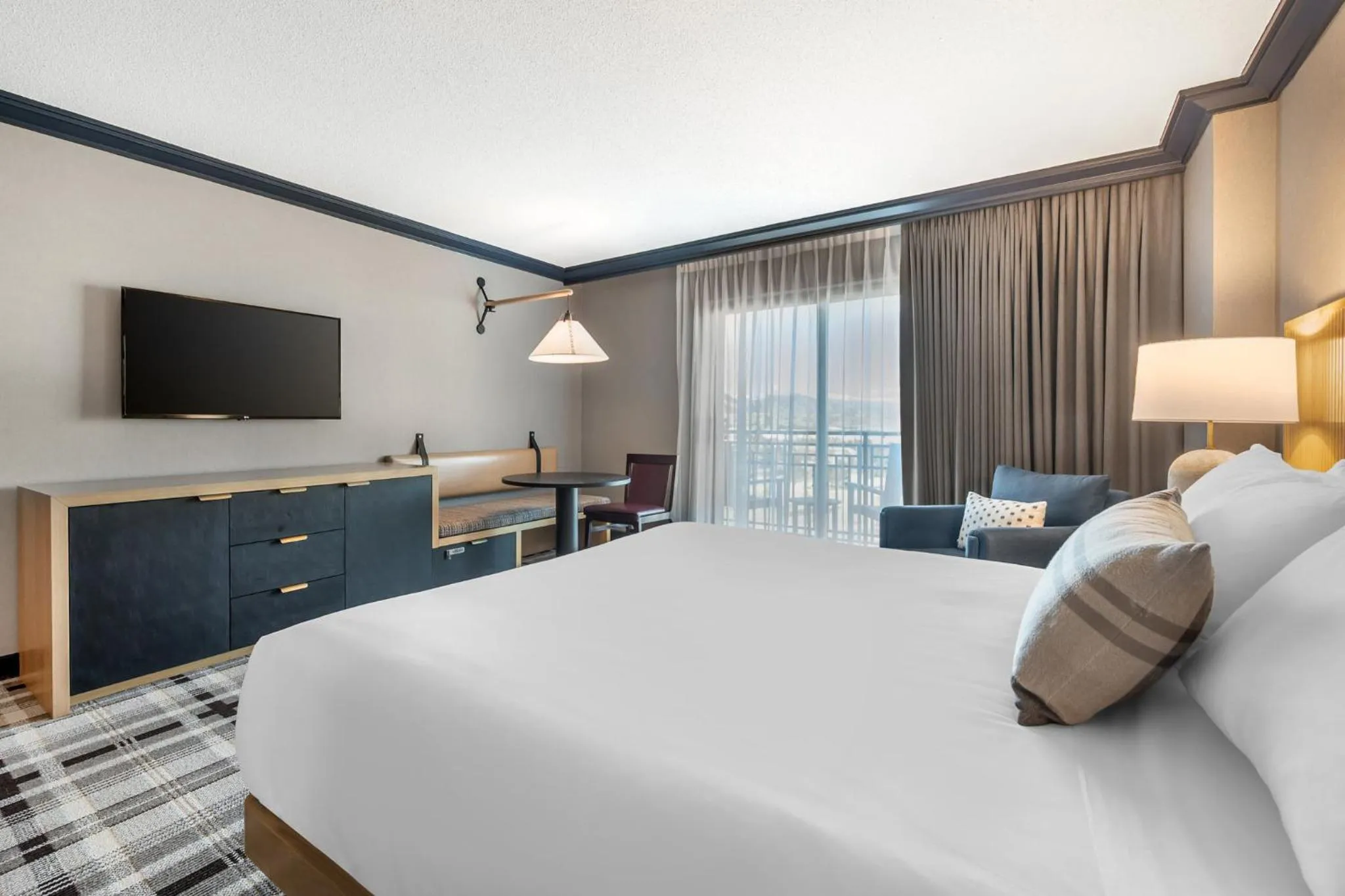 Photo of the whole room, Bed in Omni Interlocken Hotel