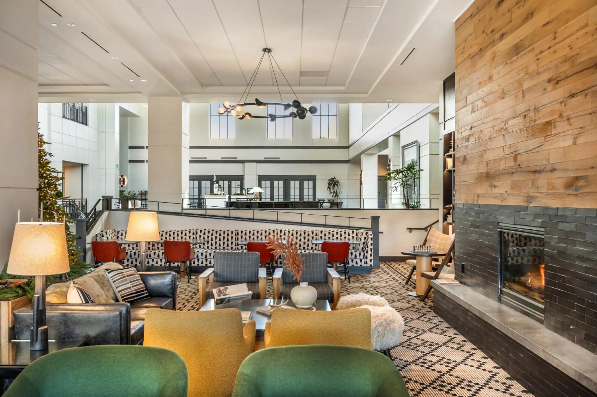 Lobby or reception in Omni Interlocken Hotel