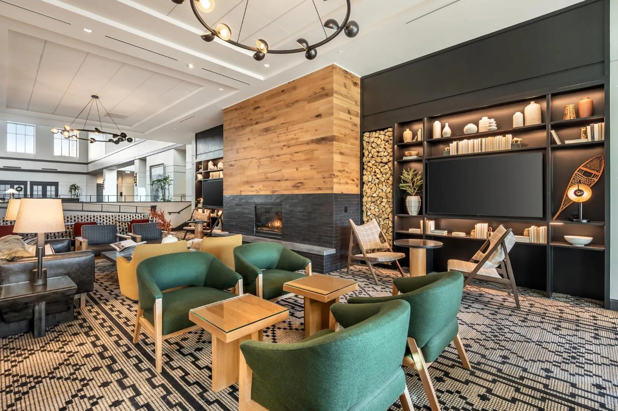 Lobby or reception in Omni Interlocken Hotel