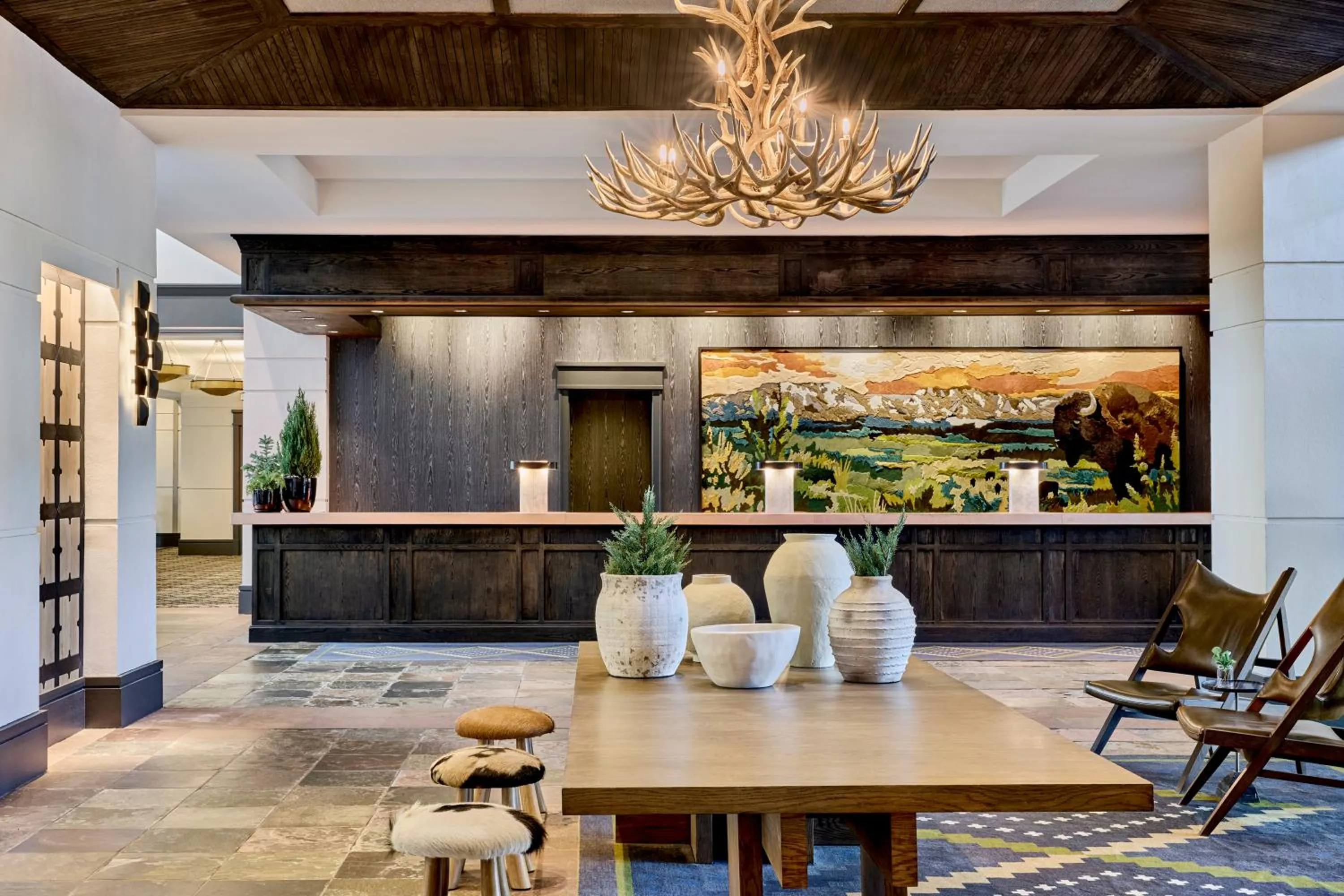 Lobby or reception in Omni Interlocken Hotel