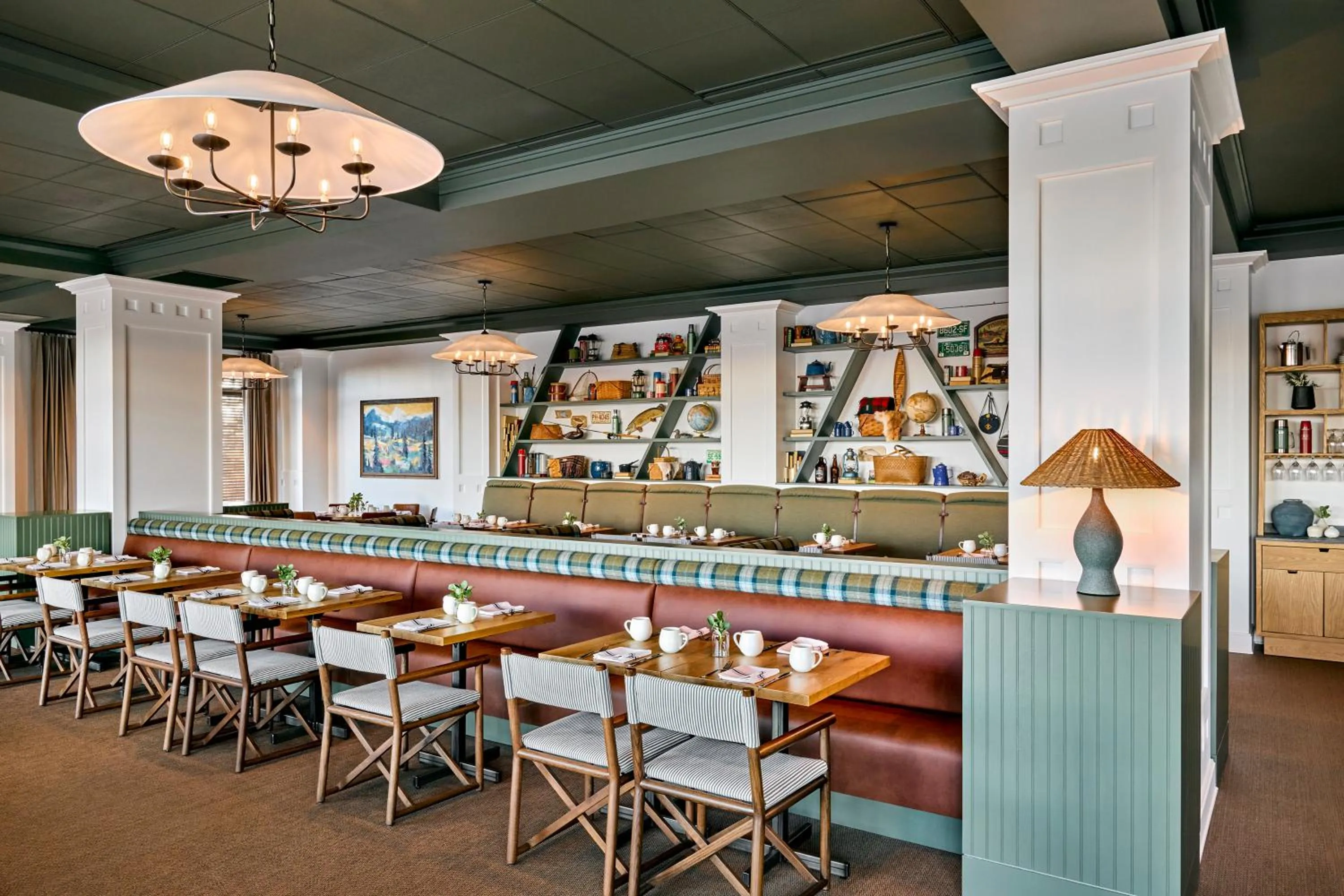 Facade/entrance in Omni Interlocken Hotel