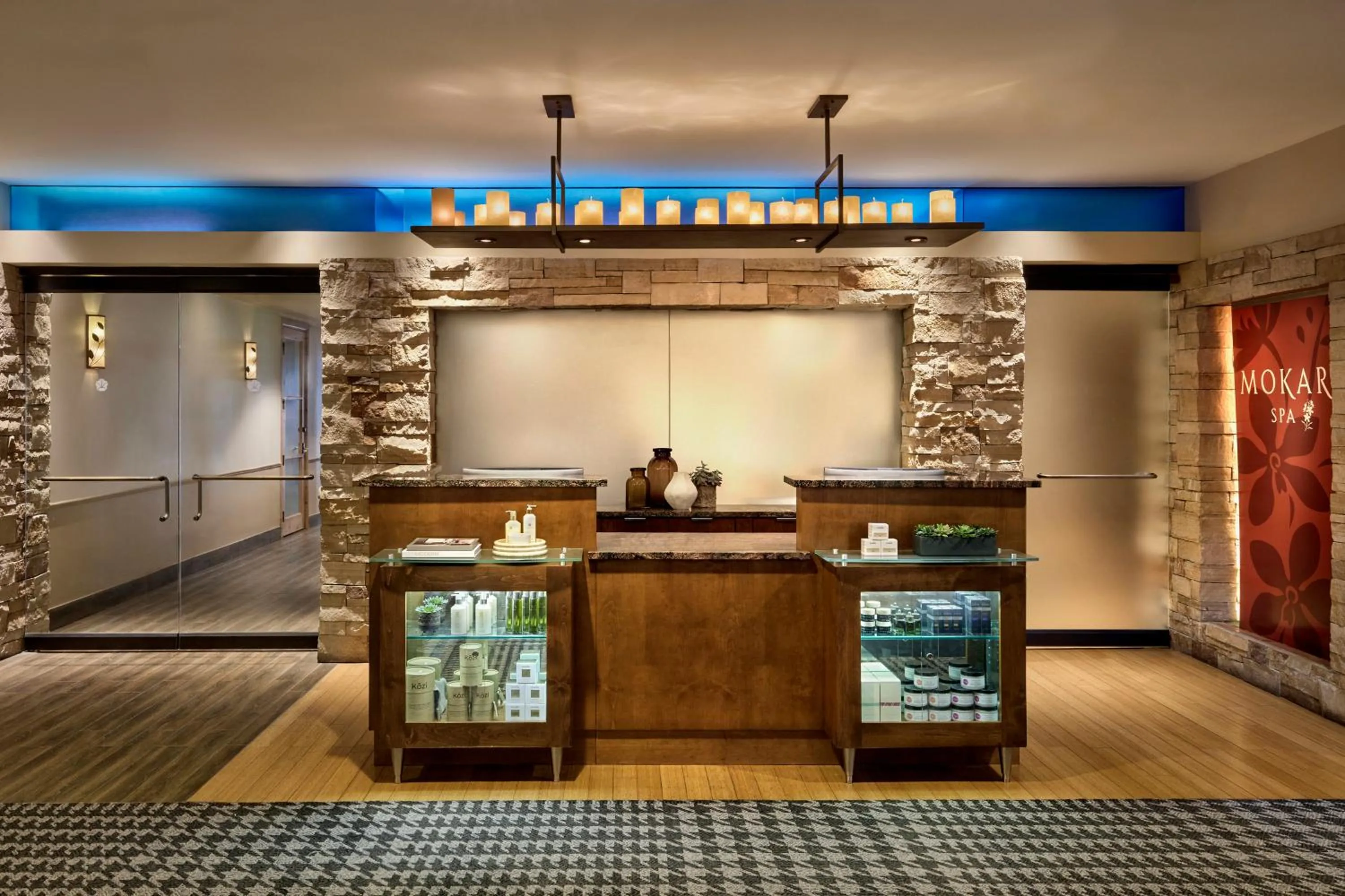 Facade/entrance in Omni Interlocken Hotel