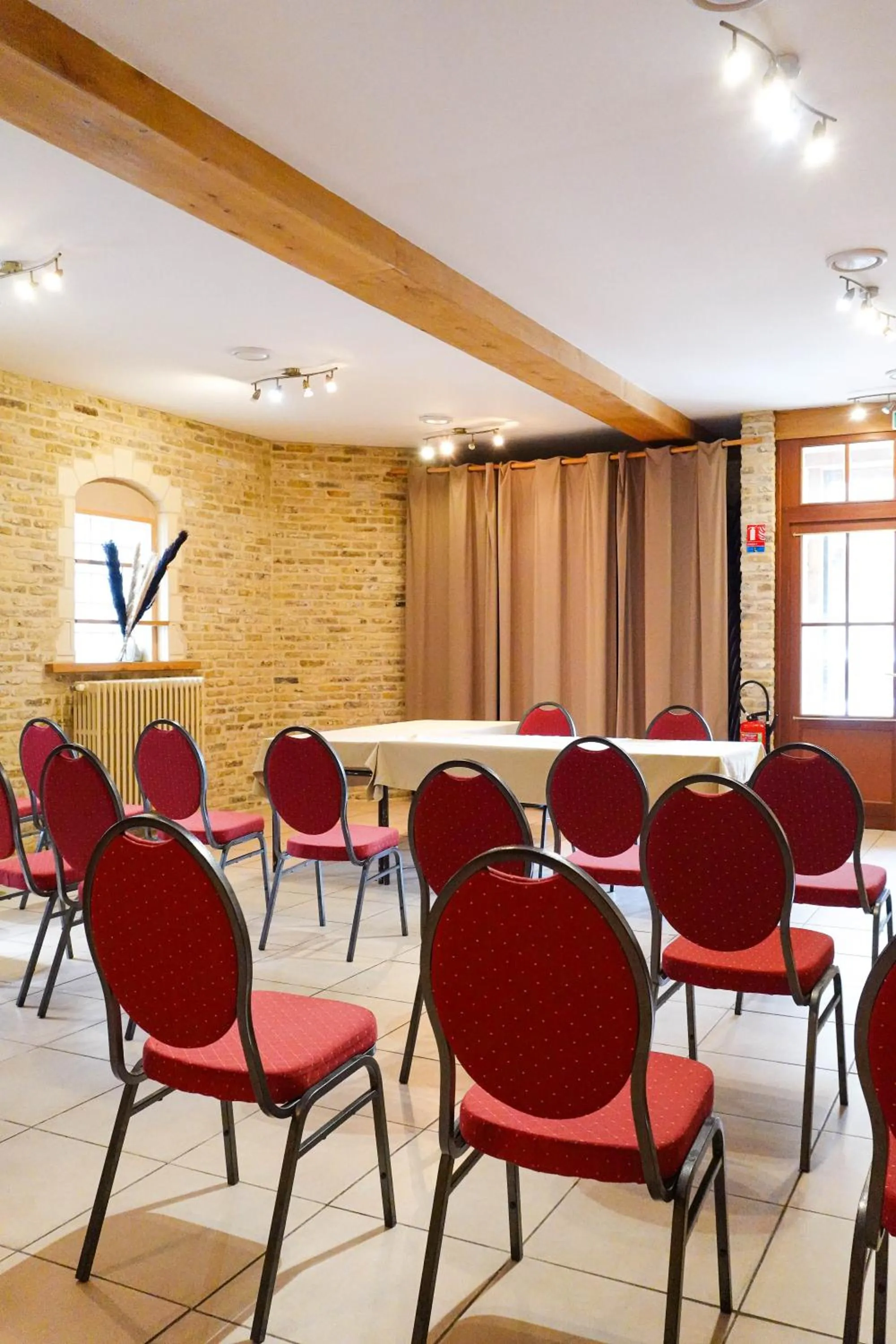 Meeting/conference room in Hôtel - Restaurant Au Tonnelier