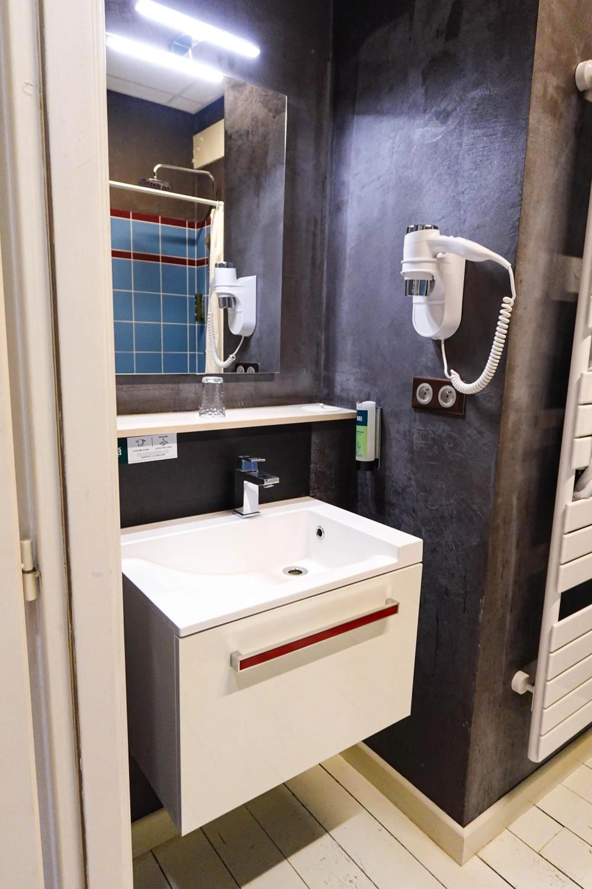 Bathroom in Hôtel - Restaurant Au Tonnelier