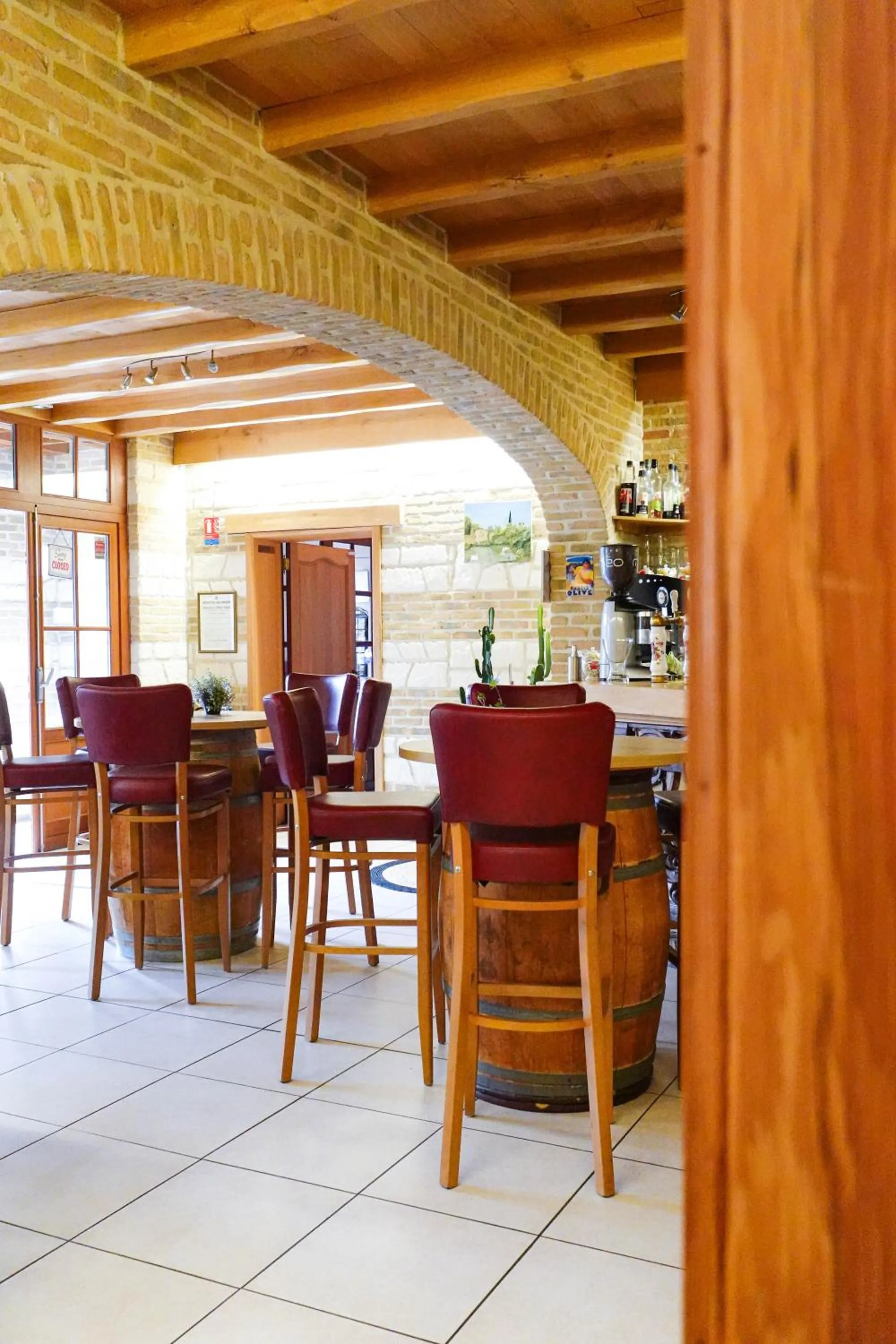 Lounge or bar in Hôtel - Restaurant Au Tonnelier