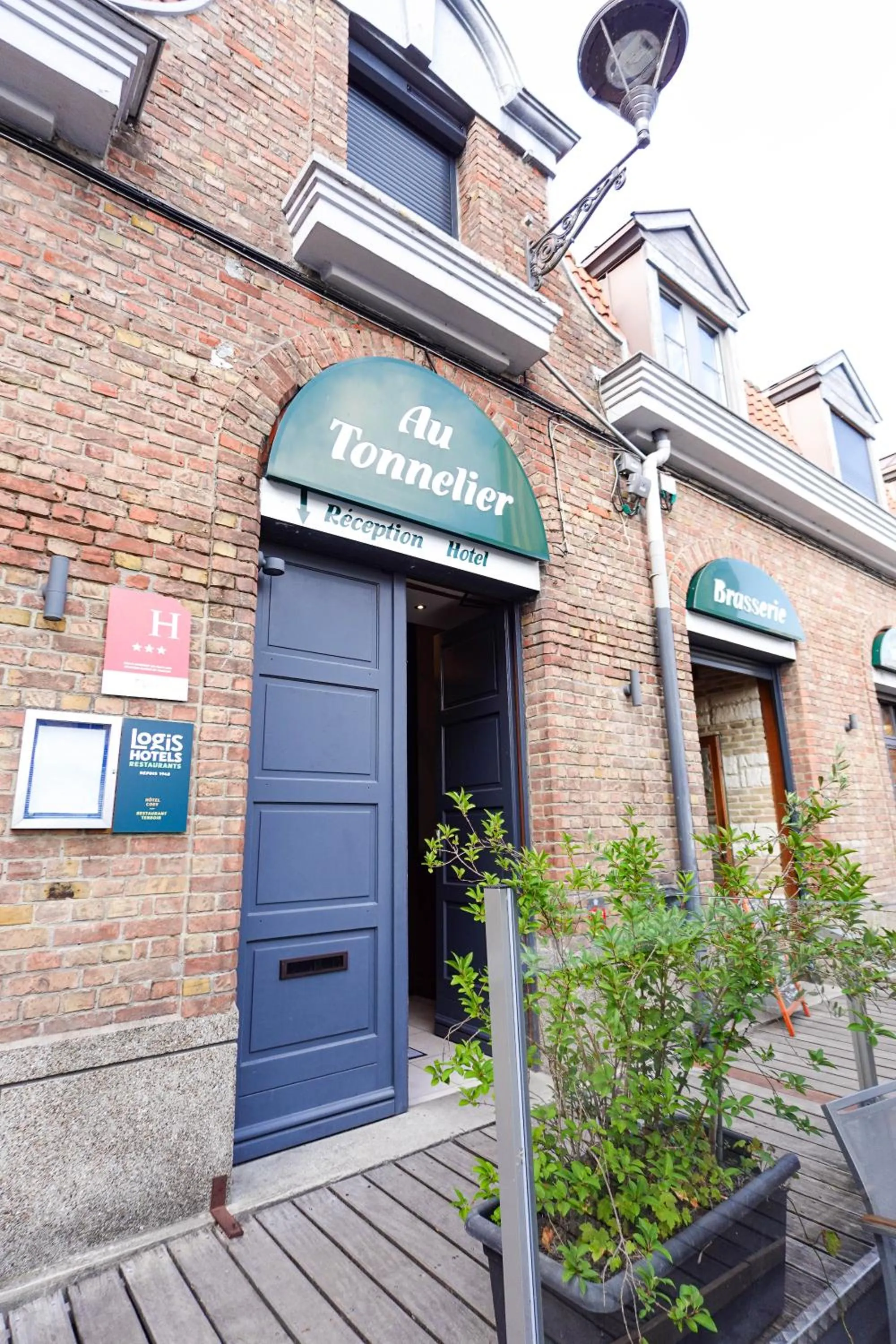 Facade/entrance in Hôtel - Restaurant Au Tonnelier