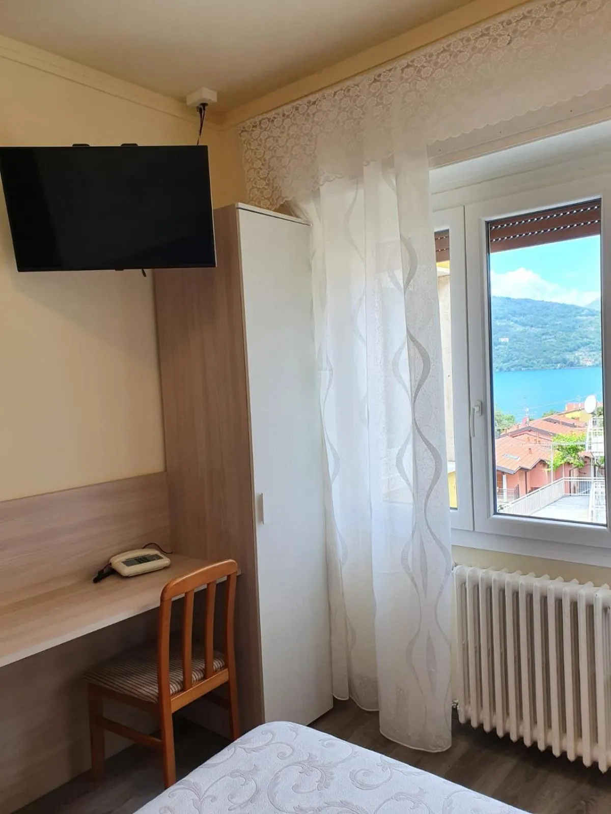 Photo of the whole room, Bed in Albergo Paradiso