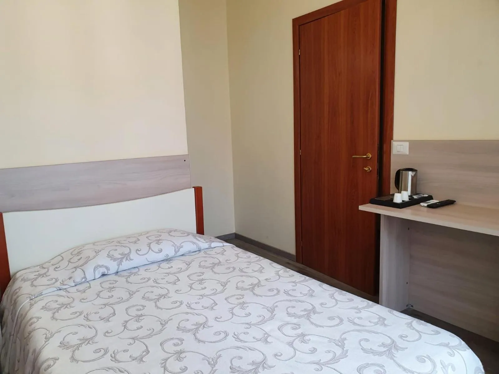 Bed in Albergo Paradiso