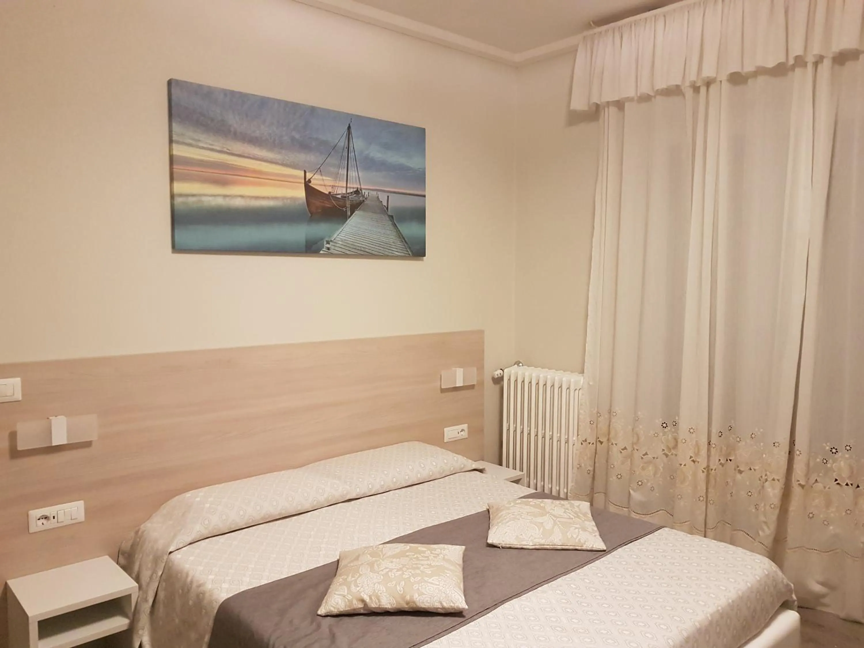 Bed in Albergo Paradiso