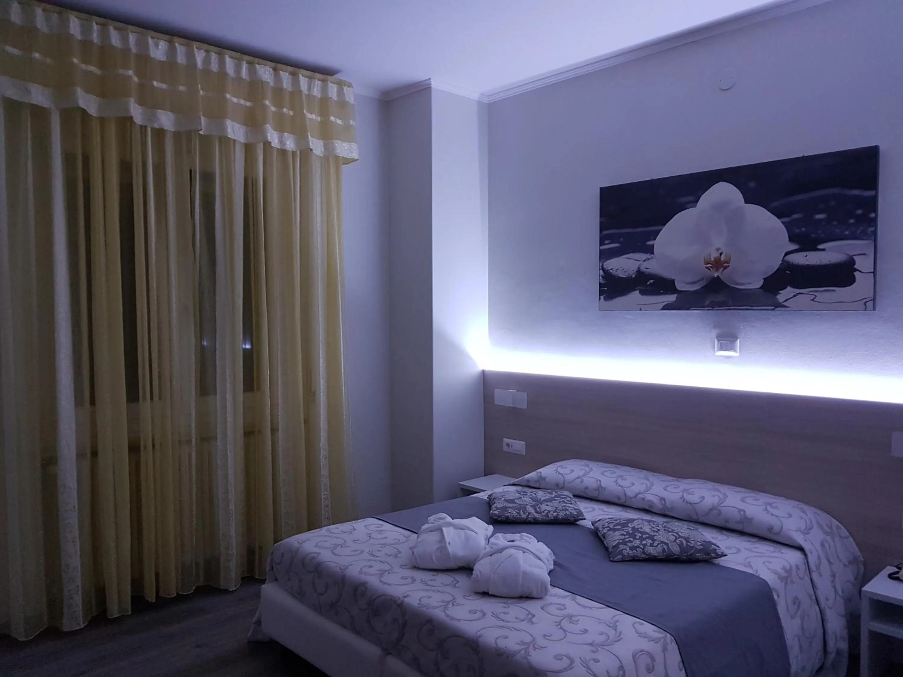 Bed in Albergo Paradiso