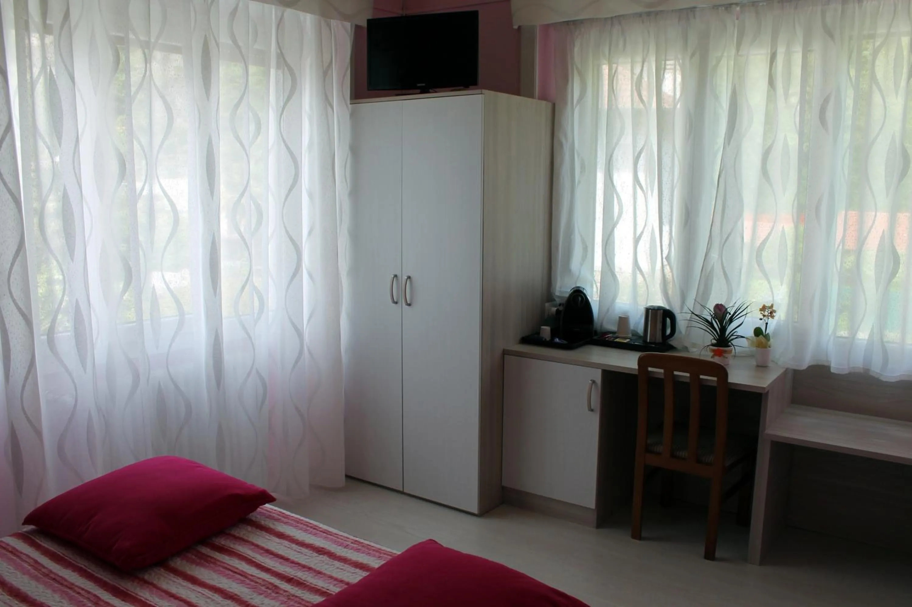 Photo of the whole room, Bed in Albergo Paradiso