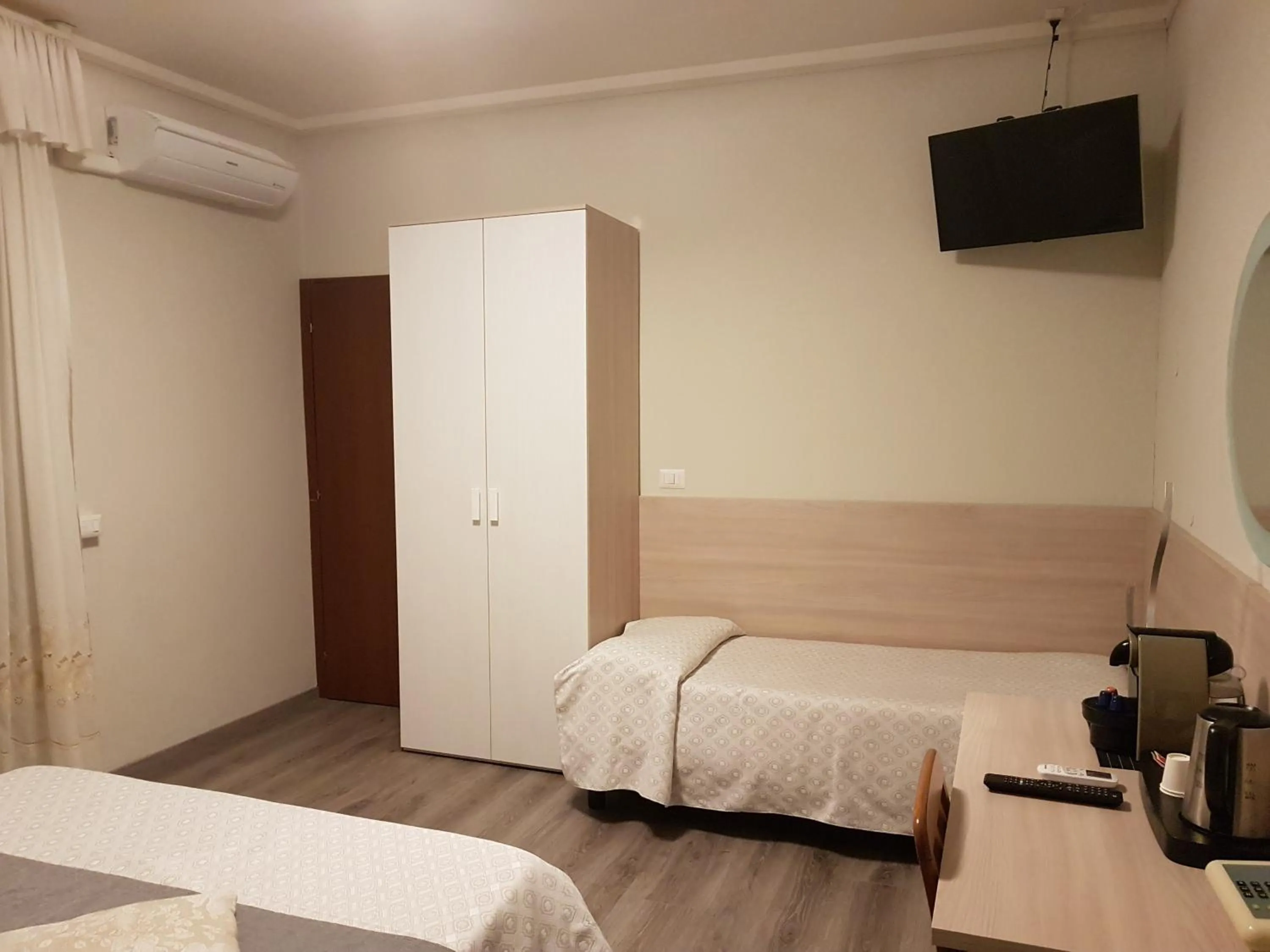 Bed in Albergo Paradiso