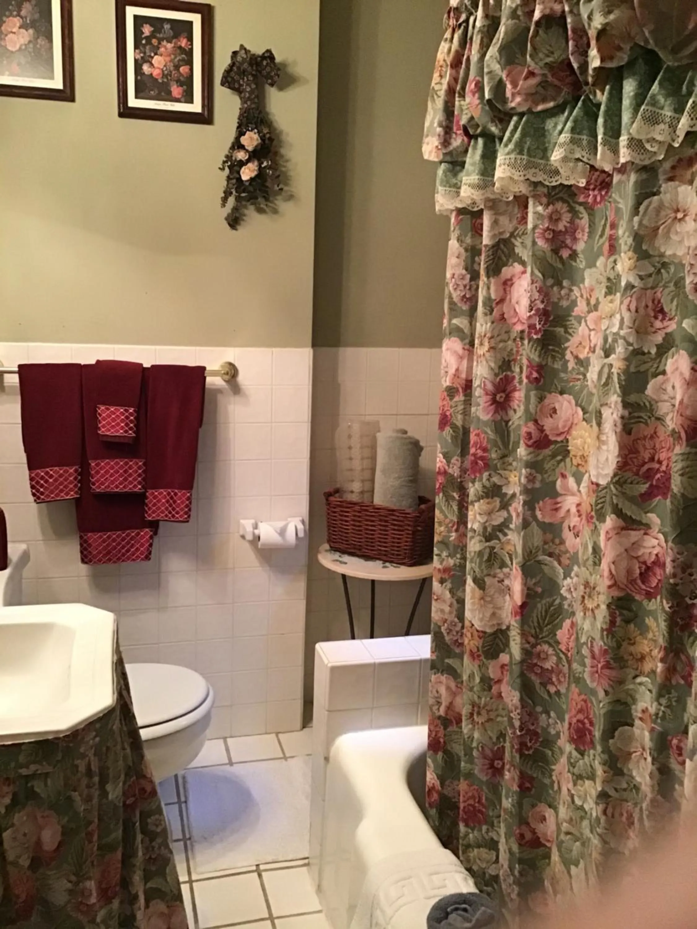 Bathroom in Brookview Manor Inn